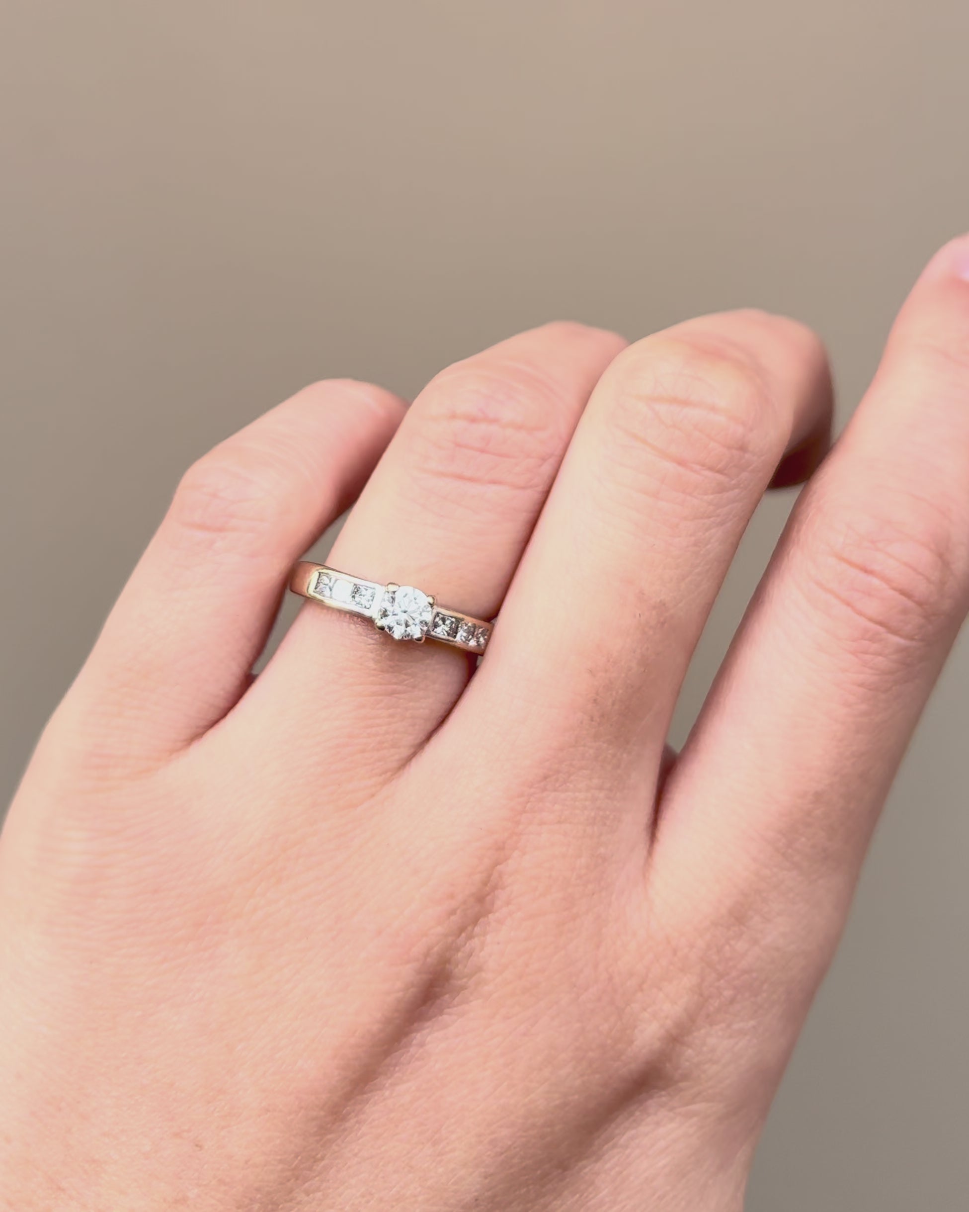 Anillo solitario con diamantes 0,59 quilates "Georgia"