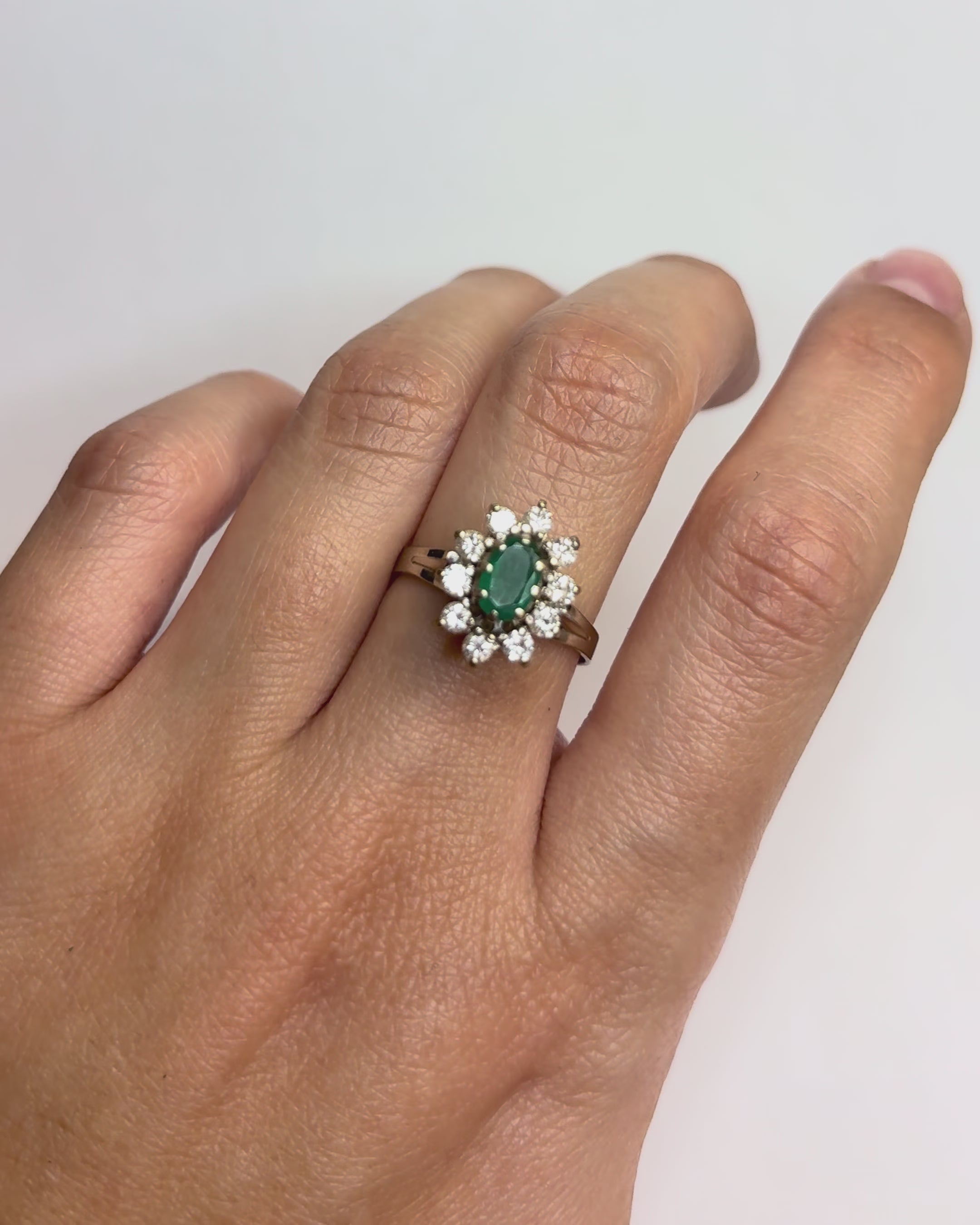 Bague Marguerite Émeraude 0.58 carat &amp; Diamants 0.50 carat "Dua"