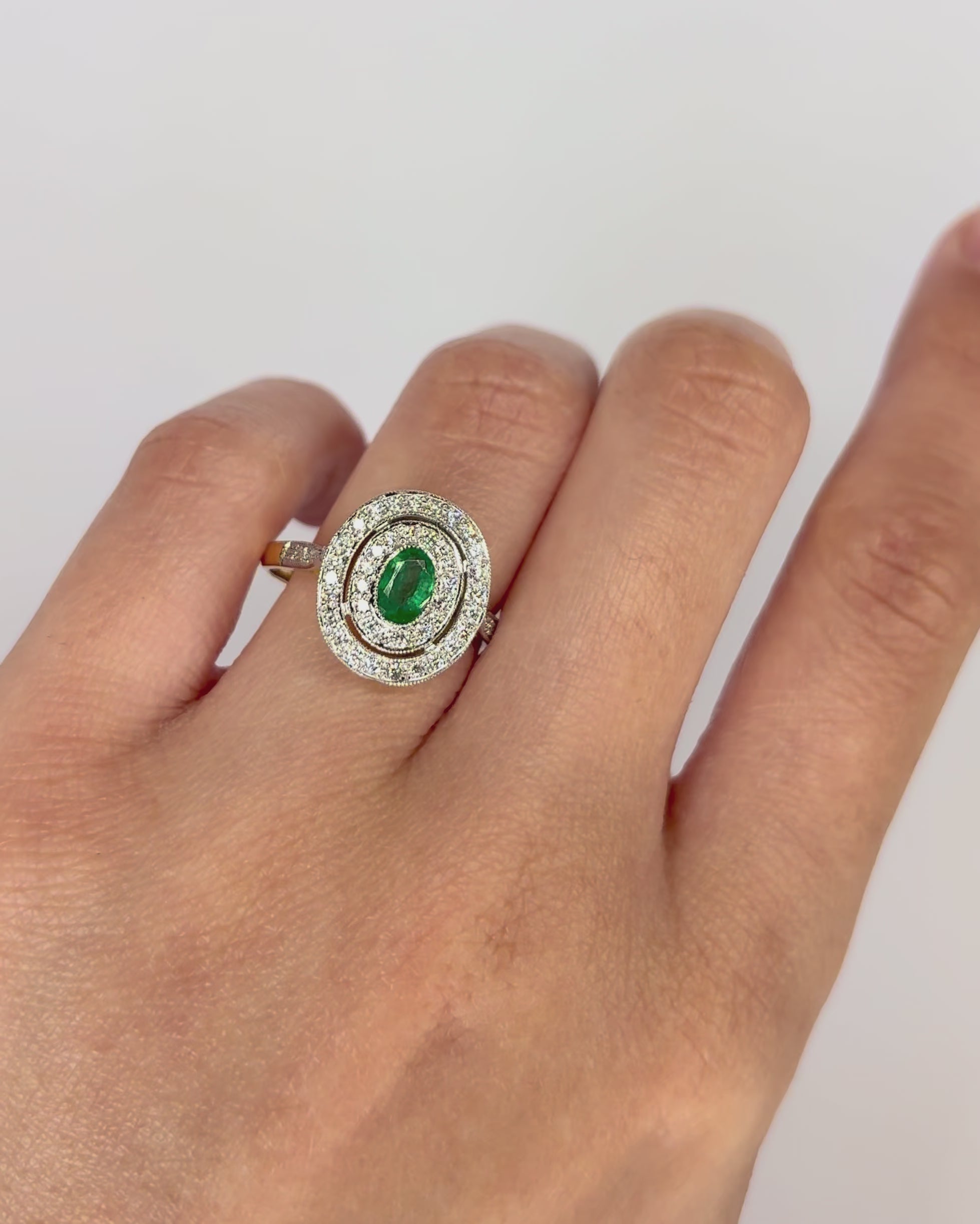 Art Deco Style Ring Emerald &amp; 44 Diamonds "Oxanna"