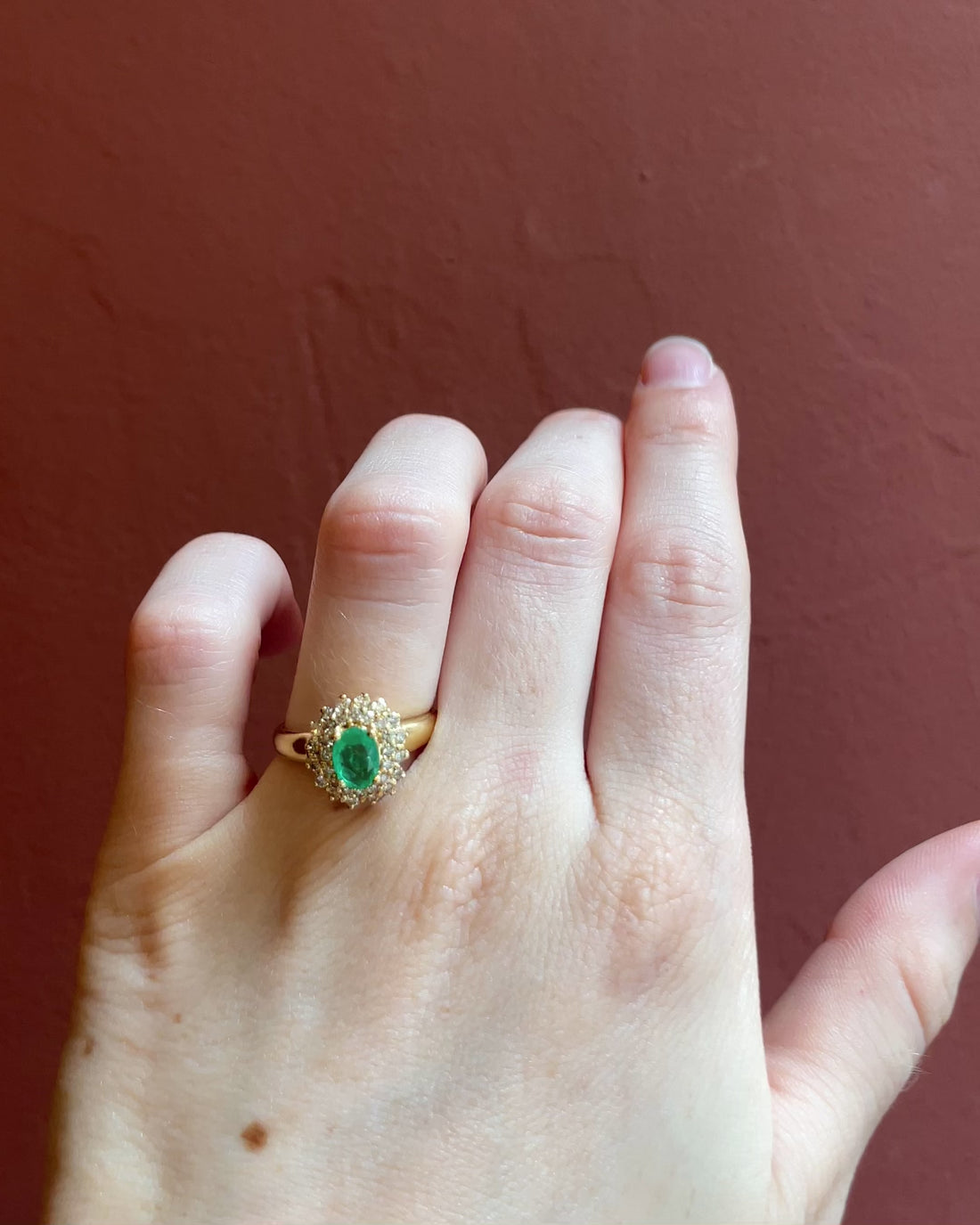 Bague Marguerite Émeraude 0.60 carat & Diamants “Mazarine”