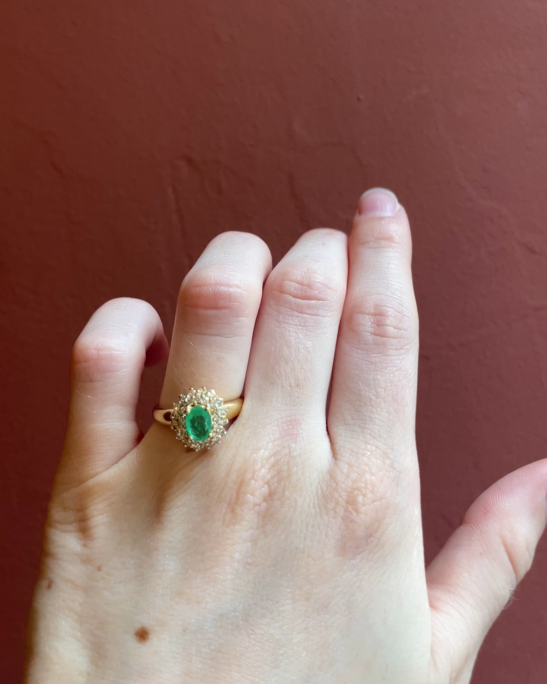 Bague Marguerite Émeraude 0.60 carat &amp; Diamants “Mazarine”