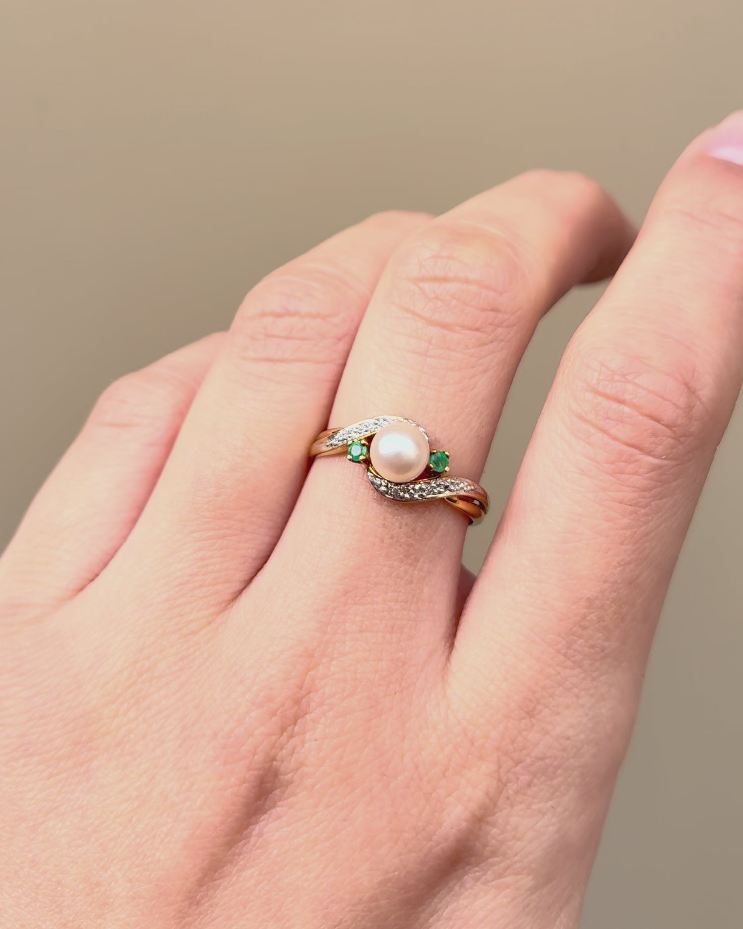 Tourbillon Pearl Ring, Emeralds &amp; Diamonds "Albane"