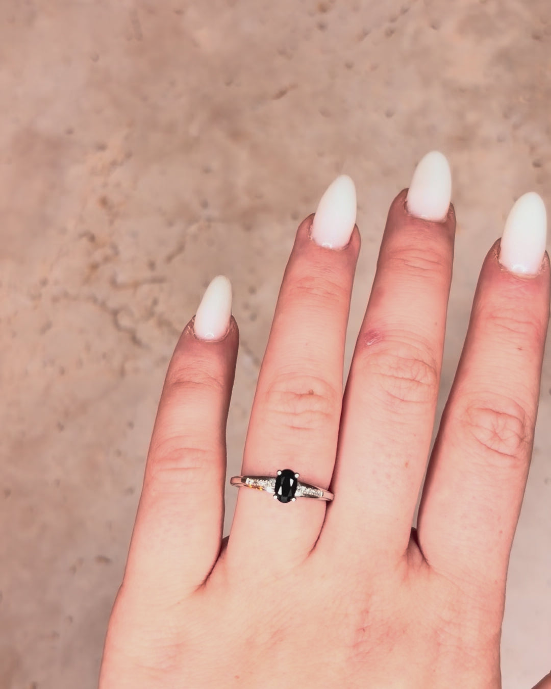 Bague Solitaire Saphir 0.65 carat &amp; Diamants "Oxa"
