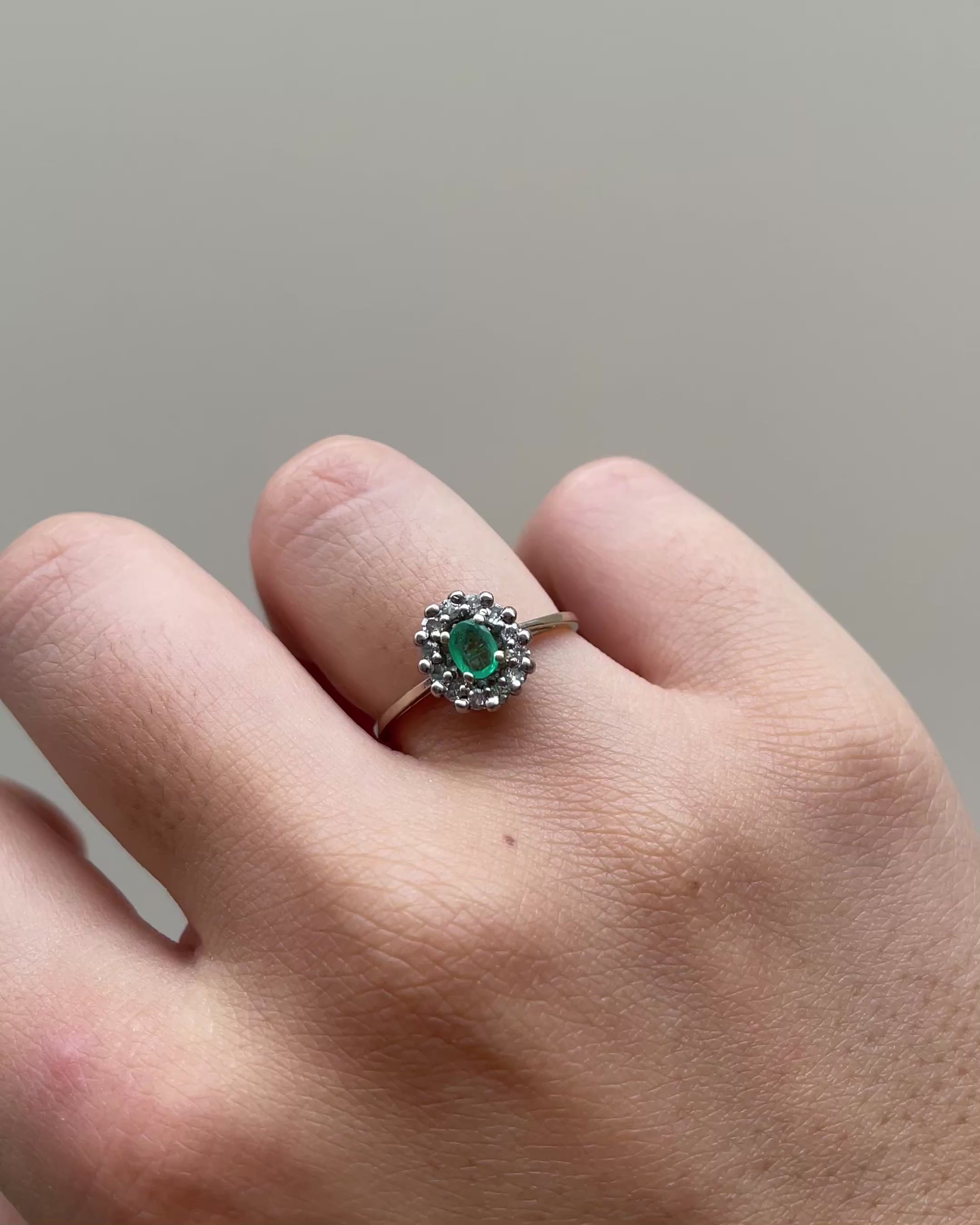 Bague Marguerite Emeraude 0.15 carat &amp; Diamants &quot;Livia&quot;