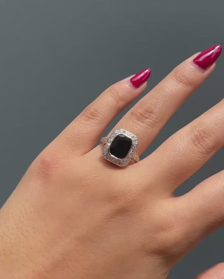Art Deco style ring Sapphire 2.90 carats &amp; 20 Diamonds "Pamias"