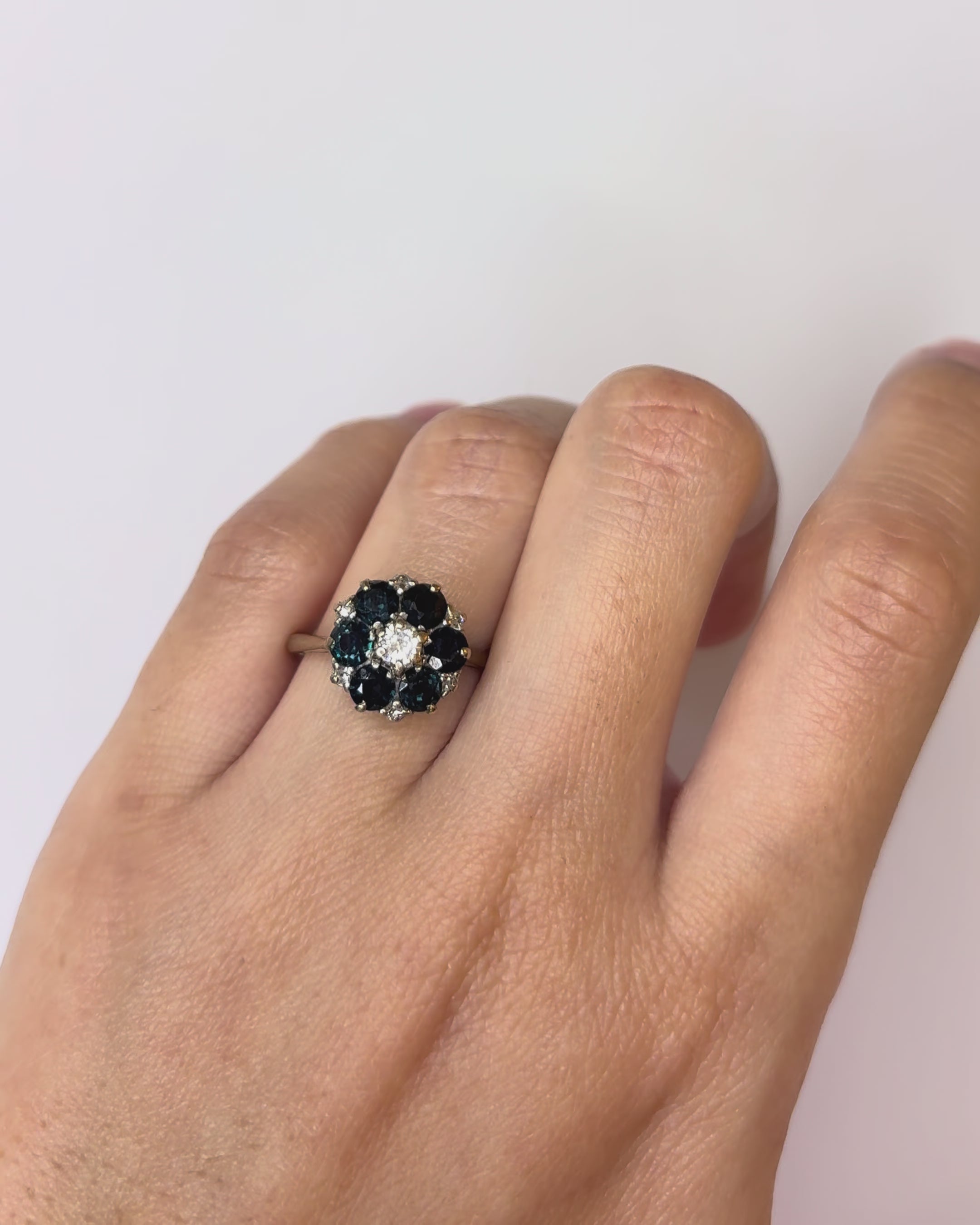 Bague Marguerite Saphirs 1.20 carat &amp; 7 Diamants &quot;Ayline&quot;