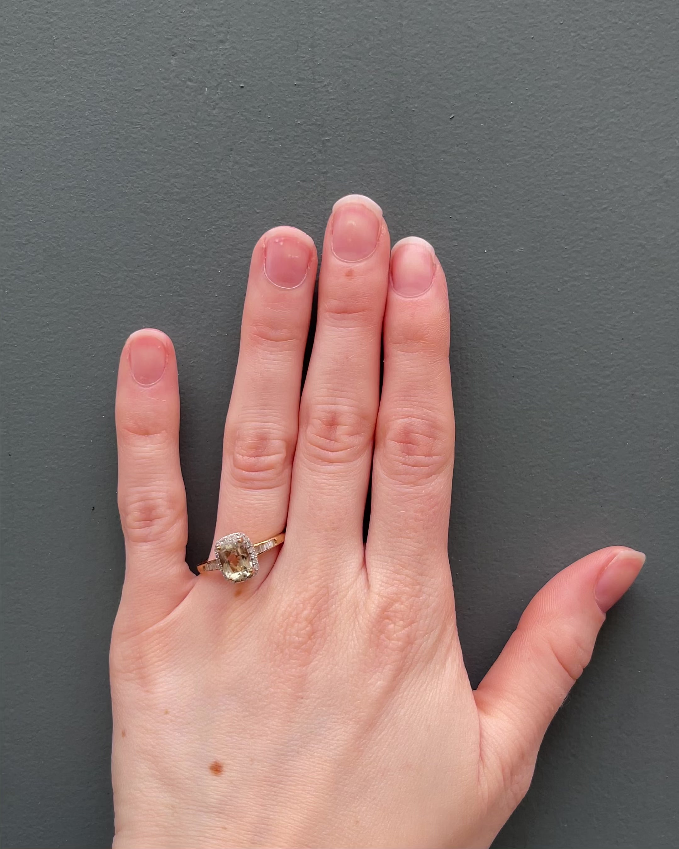 Anillo Margarita Turquesita 1.50 quilates y 32 Diamantes 0.42 quilates "Cyrielle"