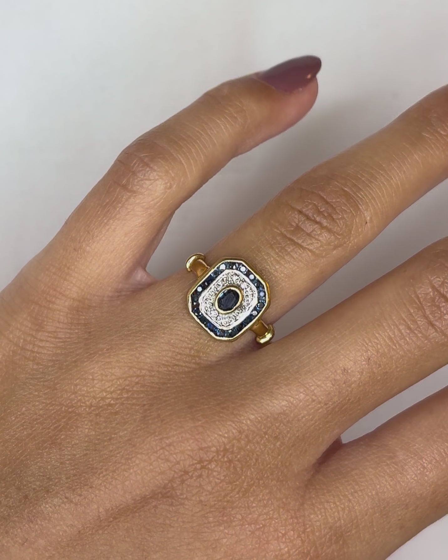 Anillo estilo Art Déco zafiros 0.55 quilates y diamantes "Noémie"
