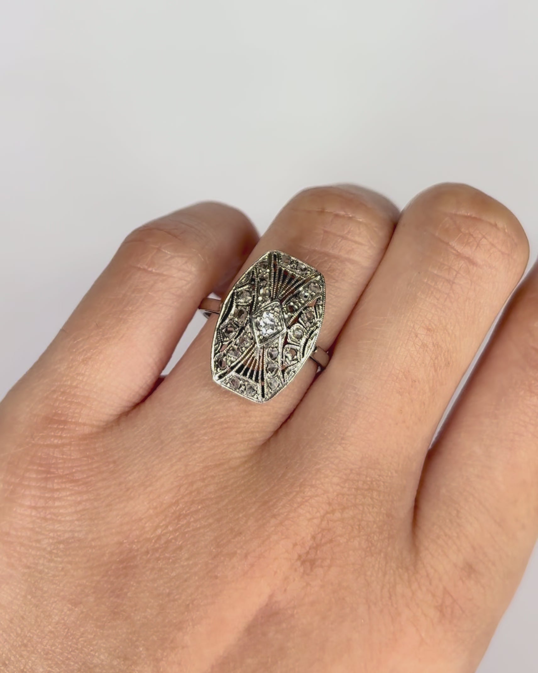 Art Deco Ring 23 Diamonds "Liza"