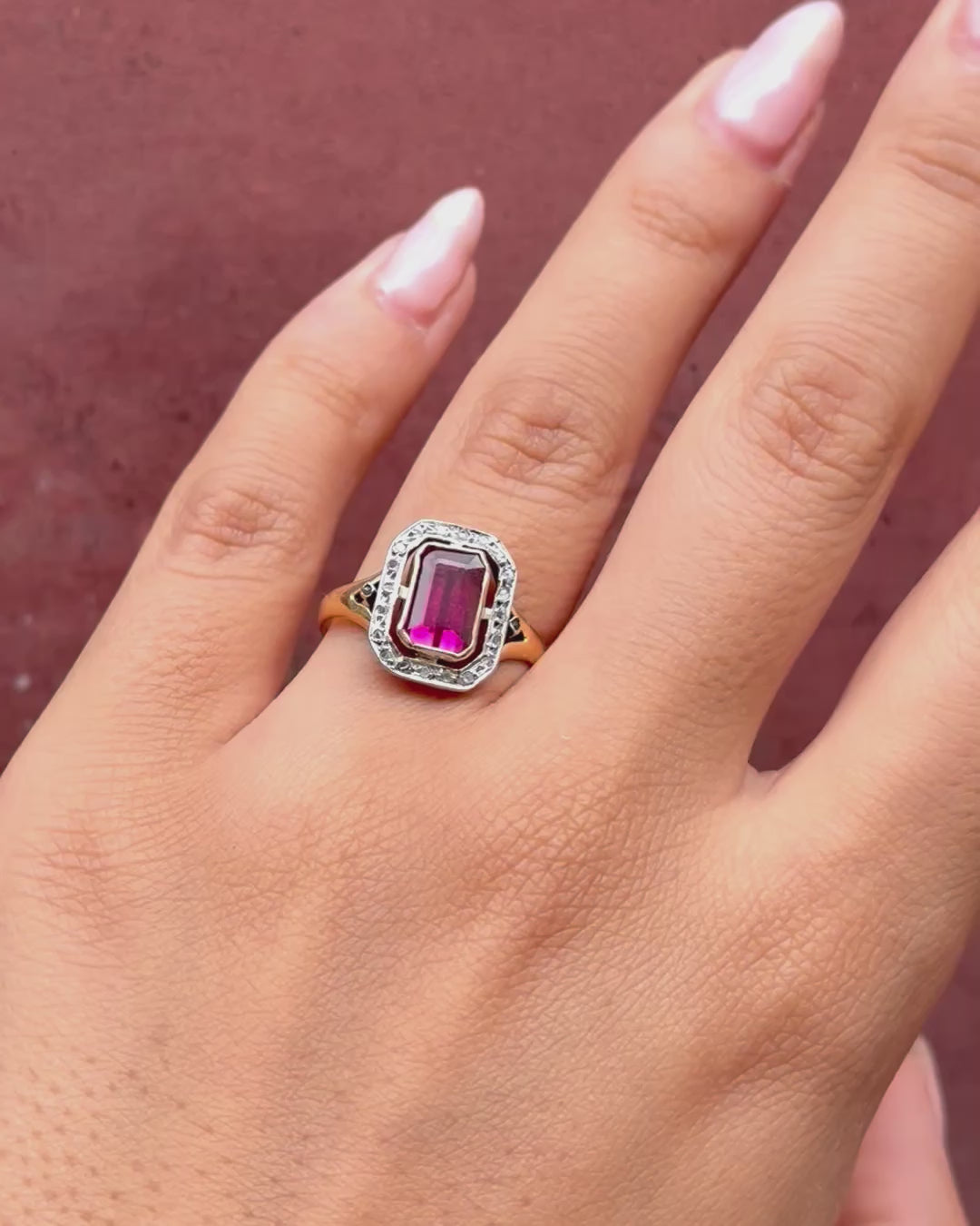 Anillo art déco de turmalina de 1,75 quilates y diamantes «Sandra»