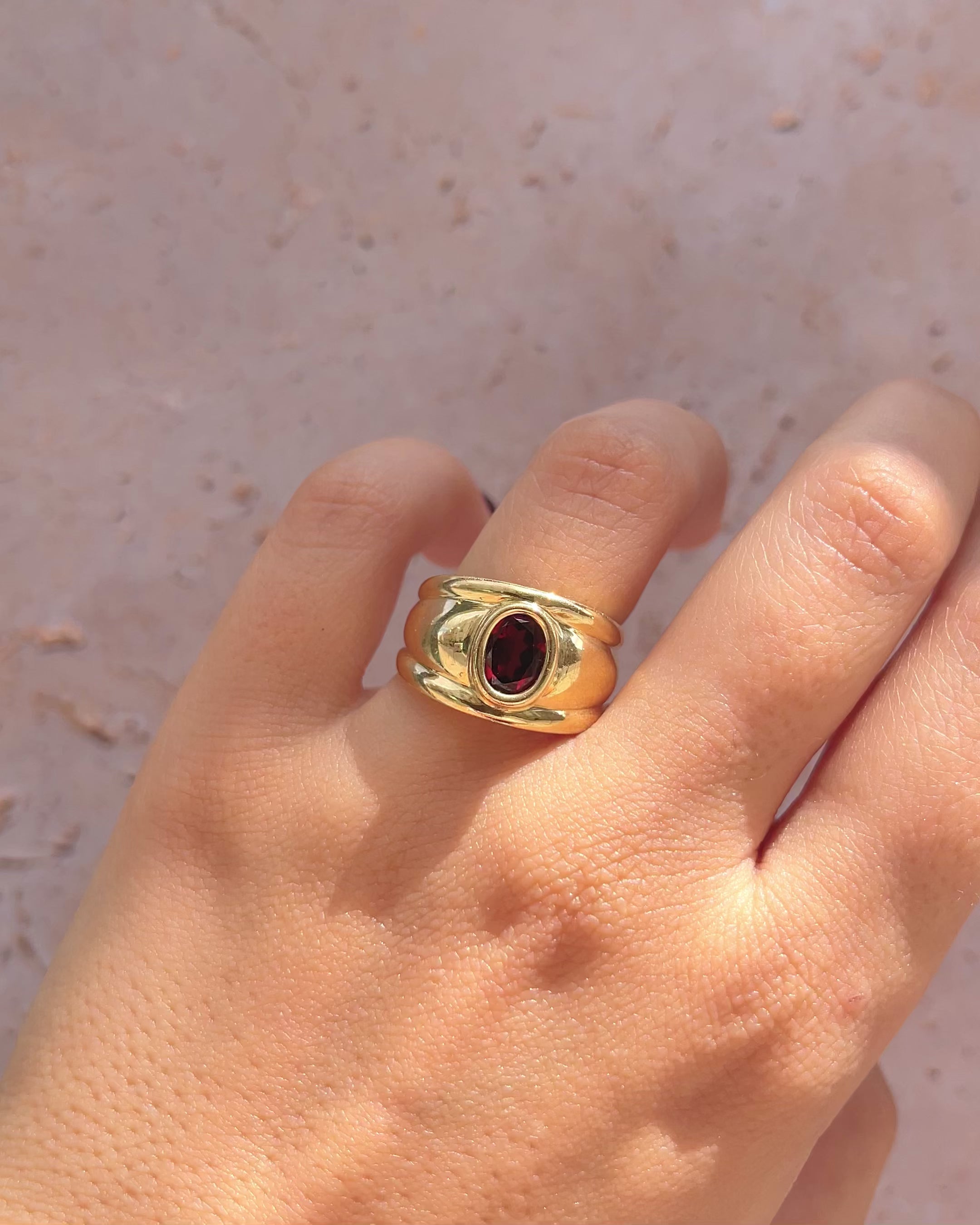Garnet 1.30 Carat and Gold 6.69g "Vélina" Bangle Ring