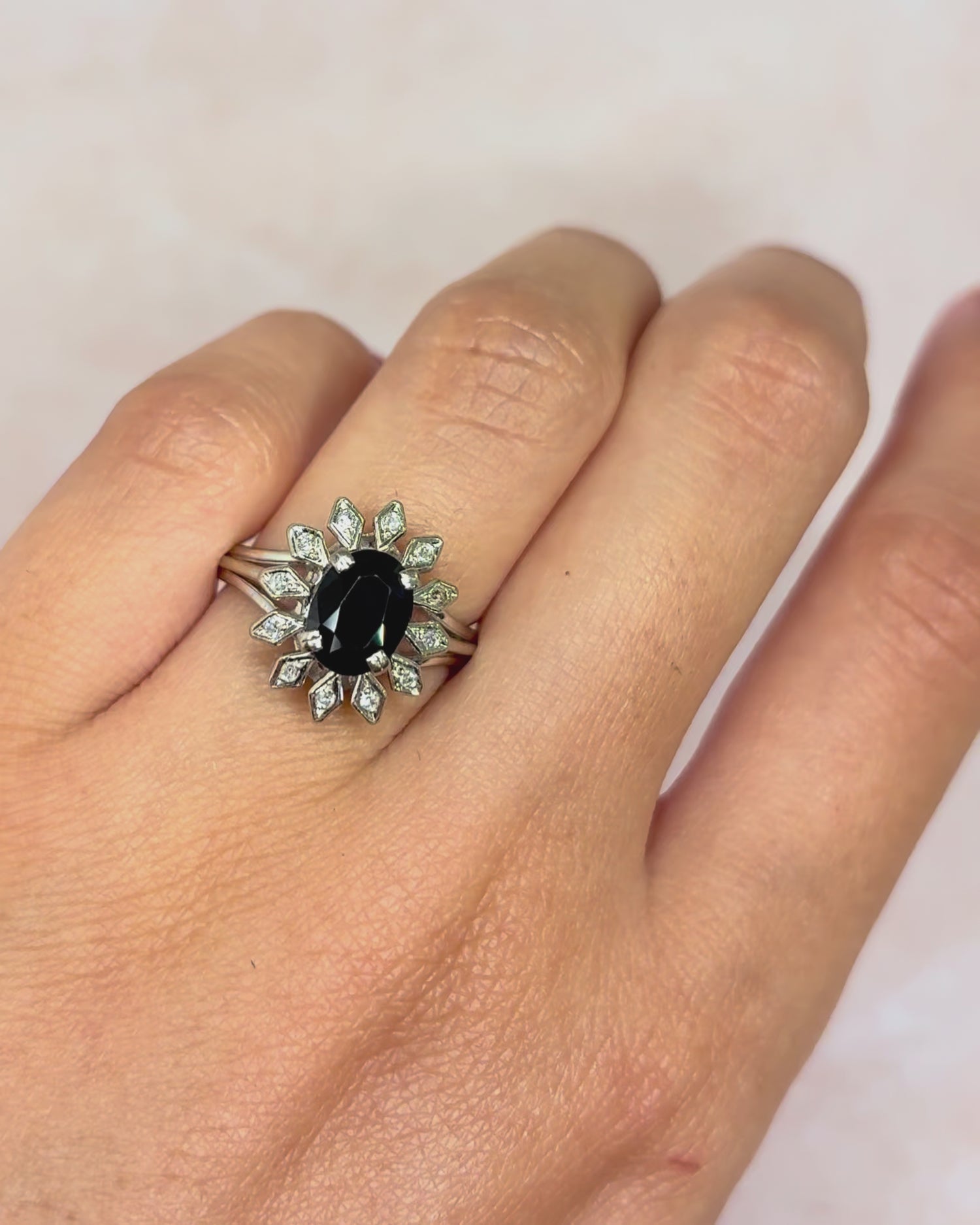 Bague Marguerite Saphir 1.40 carat &amp; Diamants "Chéryl"