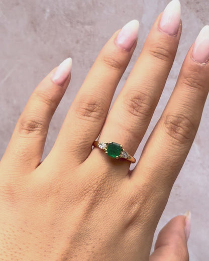 Anillo Trilogía Esmeralda 1.10 quilates y Diamantes "Romane"