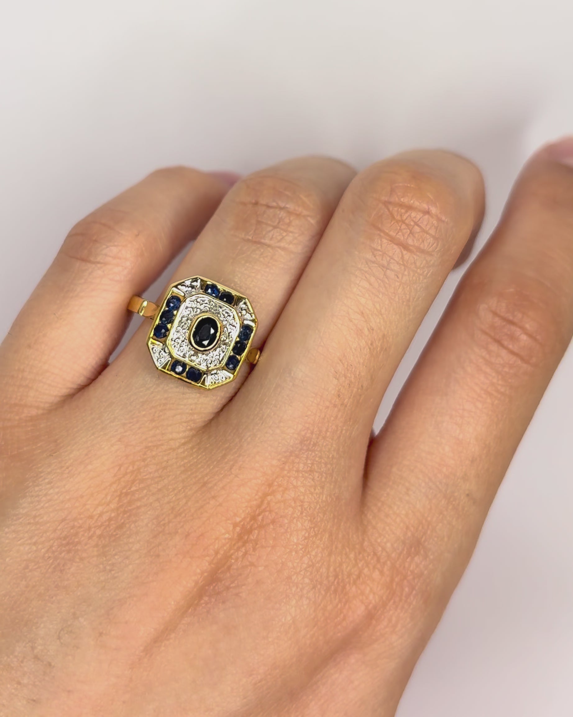 Anillo estilo Art Déco zafiro 0,55 quilates y diamantes "Enes"