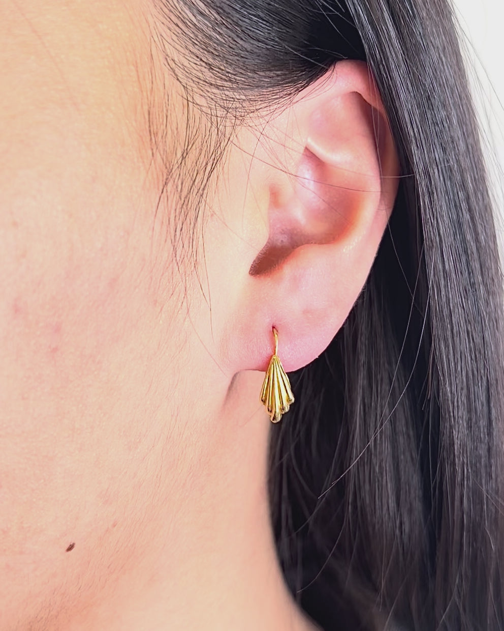 Pendientes Dormilones de Oro Amarillo 18 quilates "Jane"