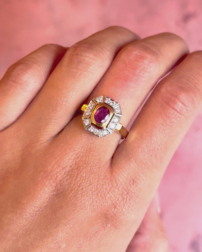 Anillo de estilo art déco con rubí de 0.85 quilates y diamantes de 0.48 quilates, 5,43 g «Maya»