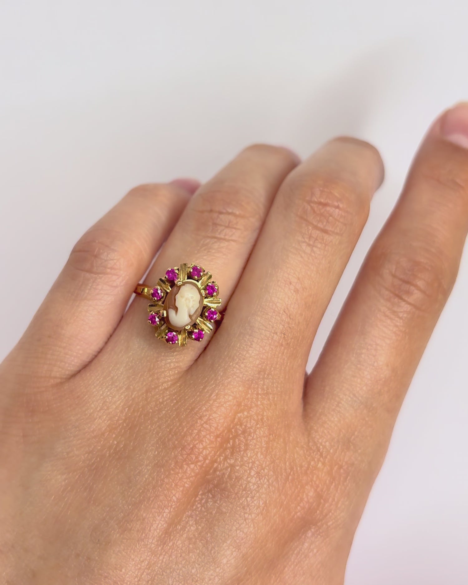 Bague Marguerite Camée &amp; Saphirs Roses 0.56 carat "Josephine"
