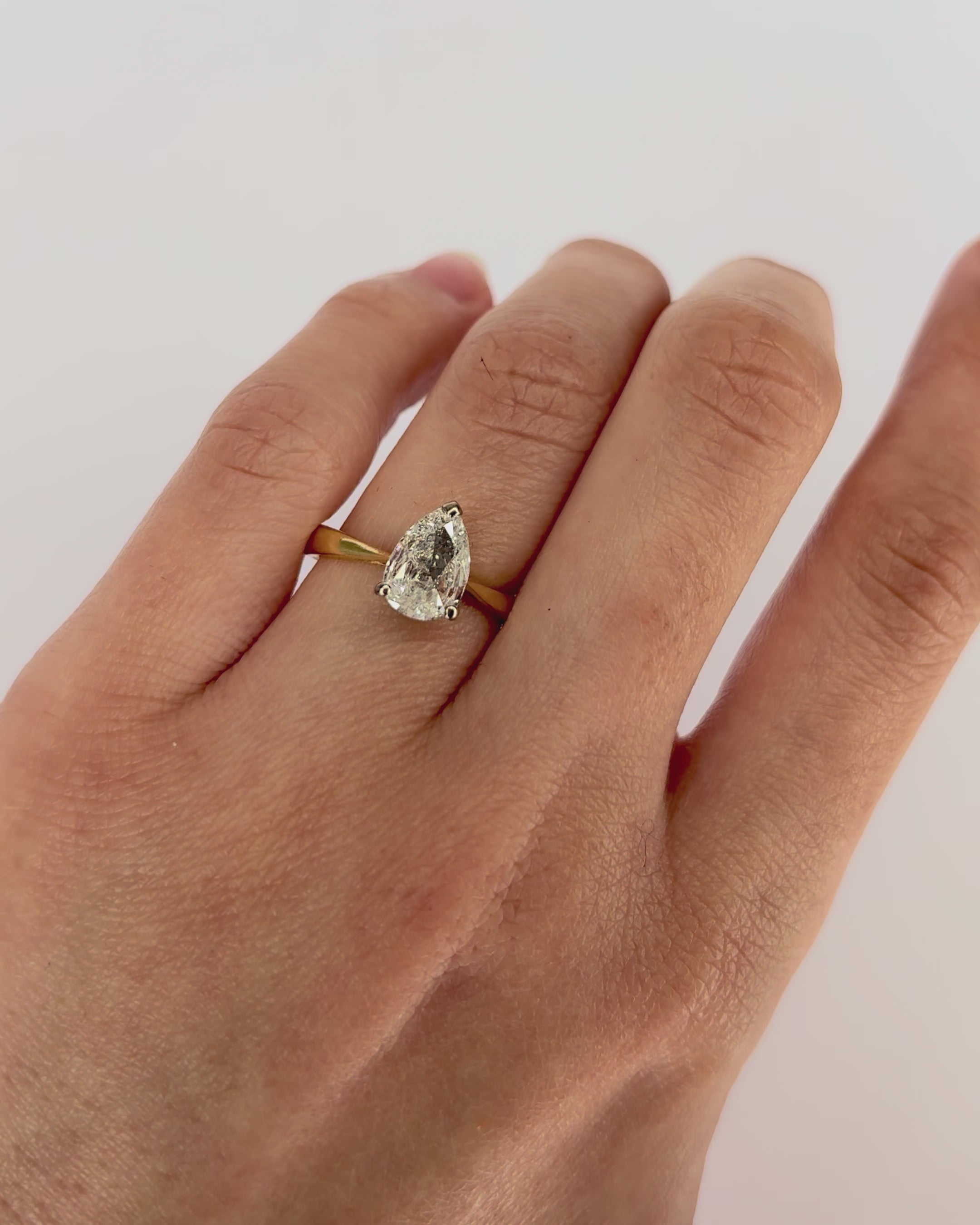 Solitary Diamond Ring 1 Carat Pear Cut "Dina"