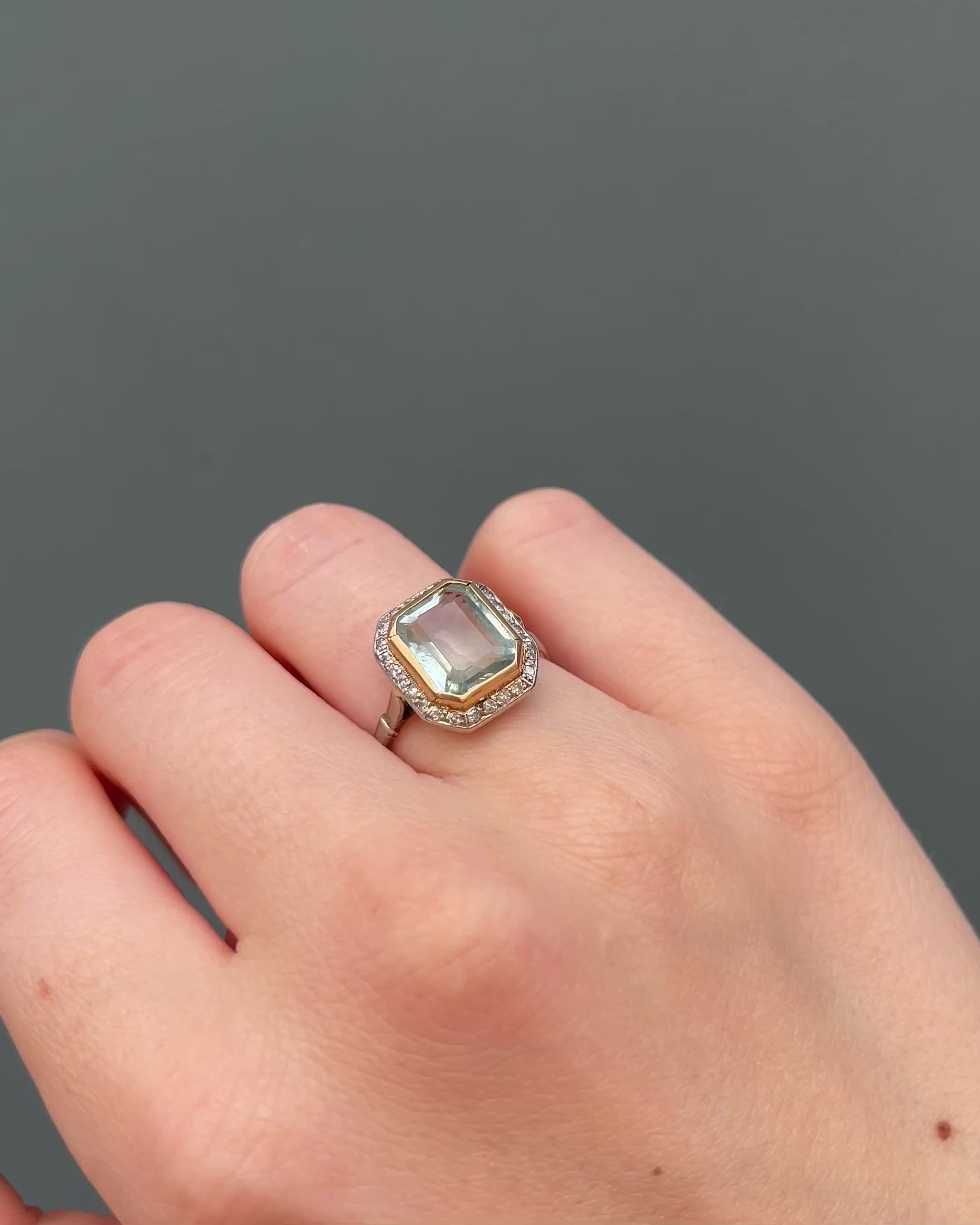 Bague Marguerite Art-Déco Aigue-Marine 3.45 carats &amp; 26 Diamants &quot;Revon&quot;