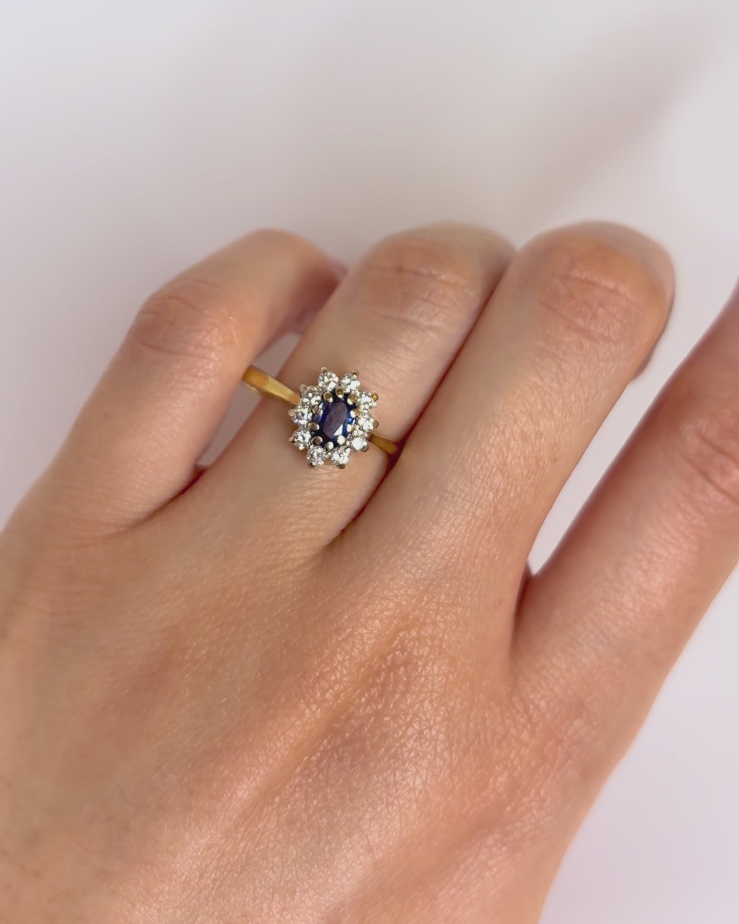 Bague Marguerite Saphir 0.50 carat &amp; 10 Diamants "Sandy"