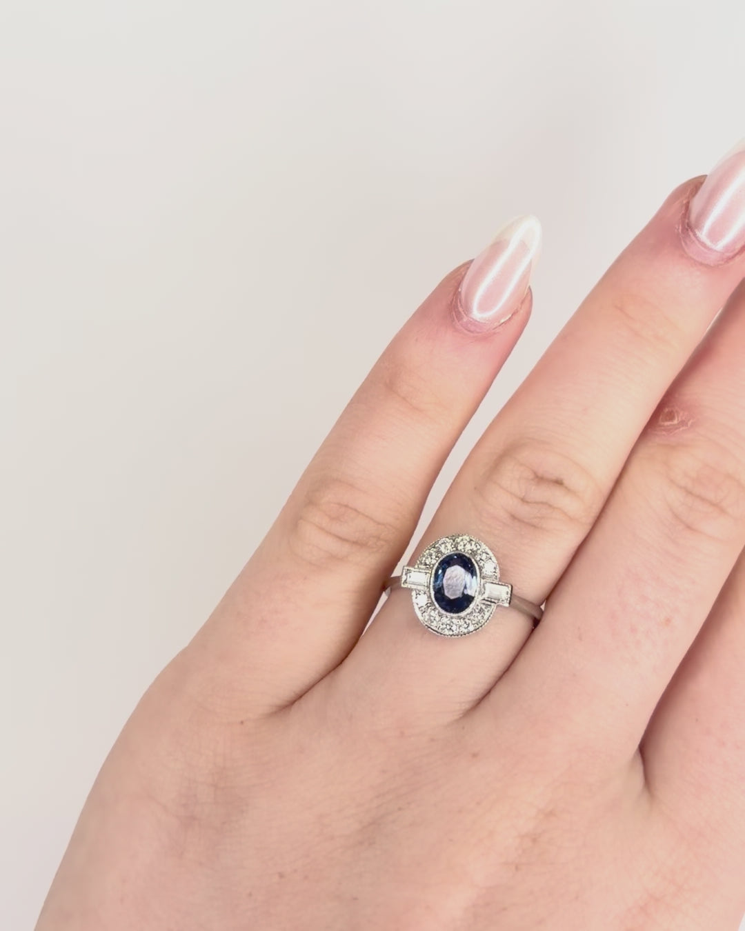 Bague Style Art-Déco Saphir 0.72 carat &amp; Diamants 0.24 carat "Rebecca"