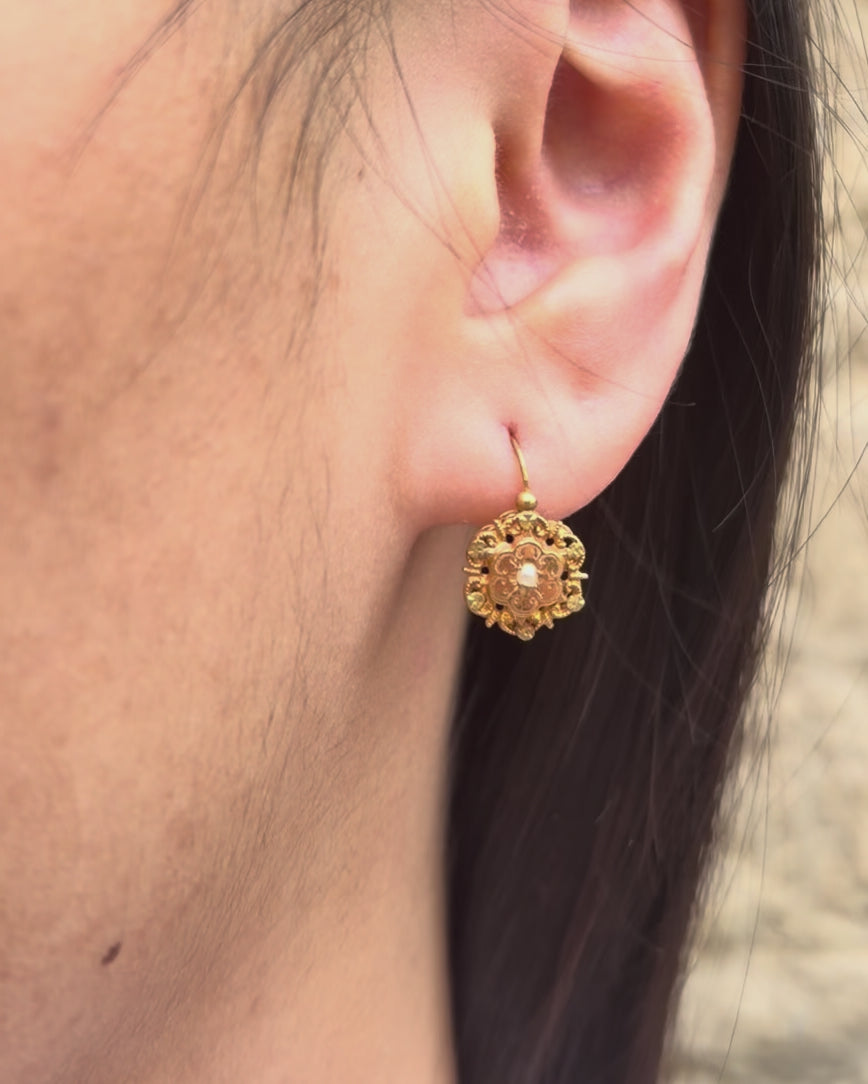18-Carat Gold Pearl Hinged Hoop Earrings "Pernilla"