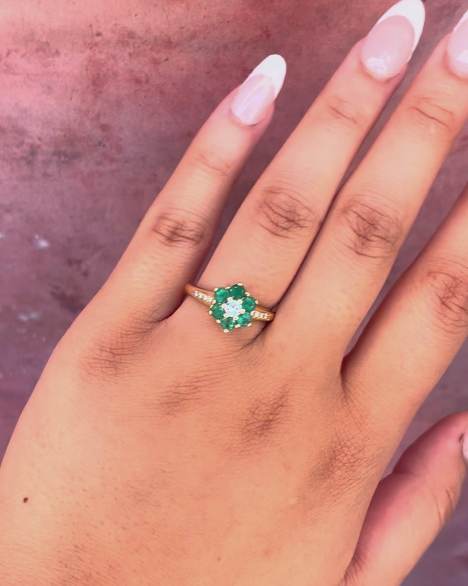 Anillo Marguerite Esmeraldas 0,90 quilates y Diamantes "Lara"