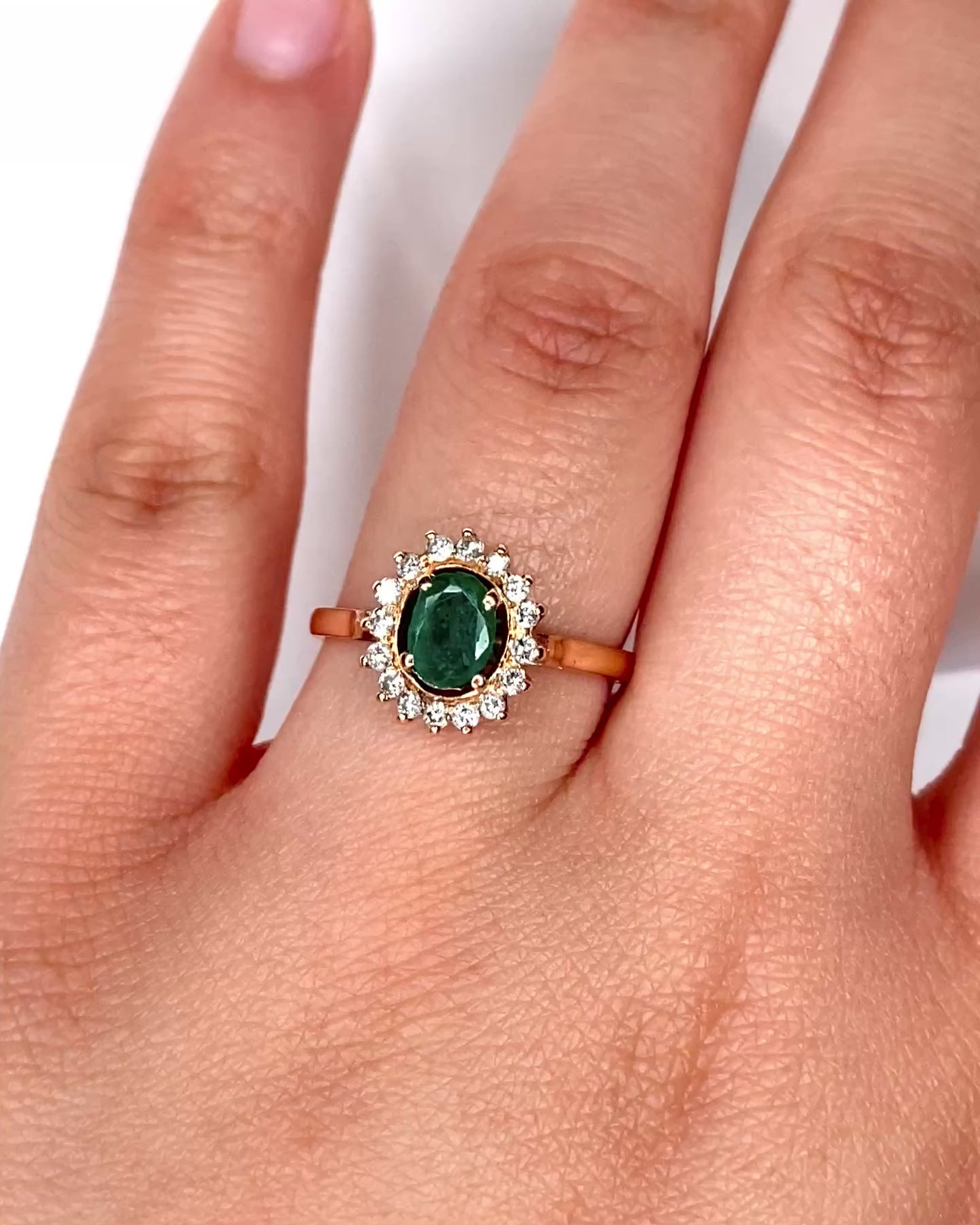 Bague Marguerite Émeraude 0.65 carat &amp; Diamants 0.32 carat "Elvira"