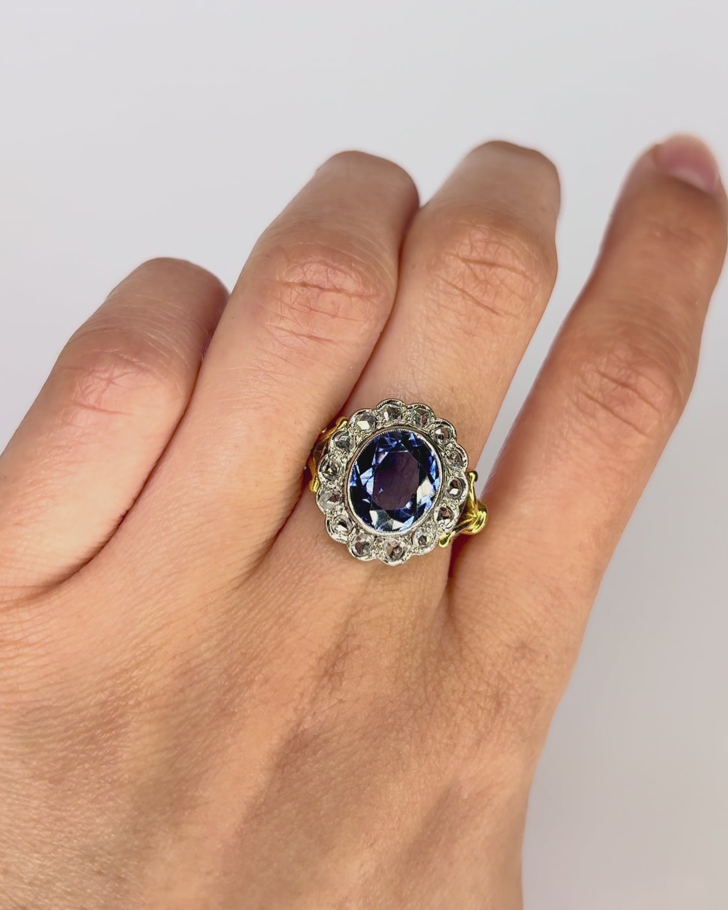 Bague Marguerite Art Déco Saphir 3.40 carats &amp; Diamants "Edmée"