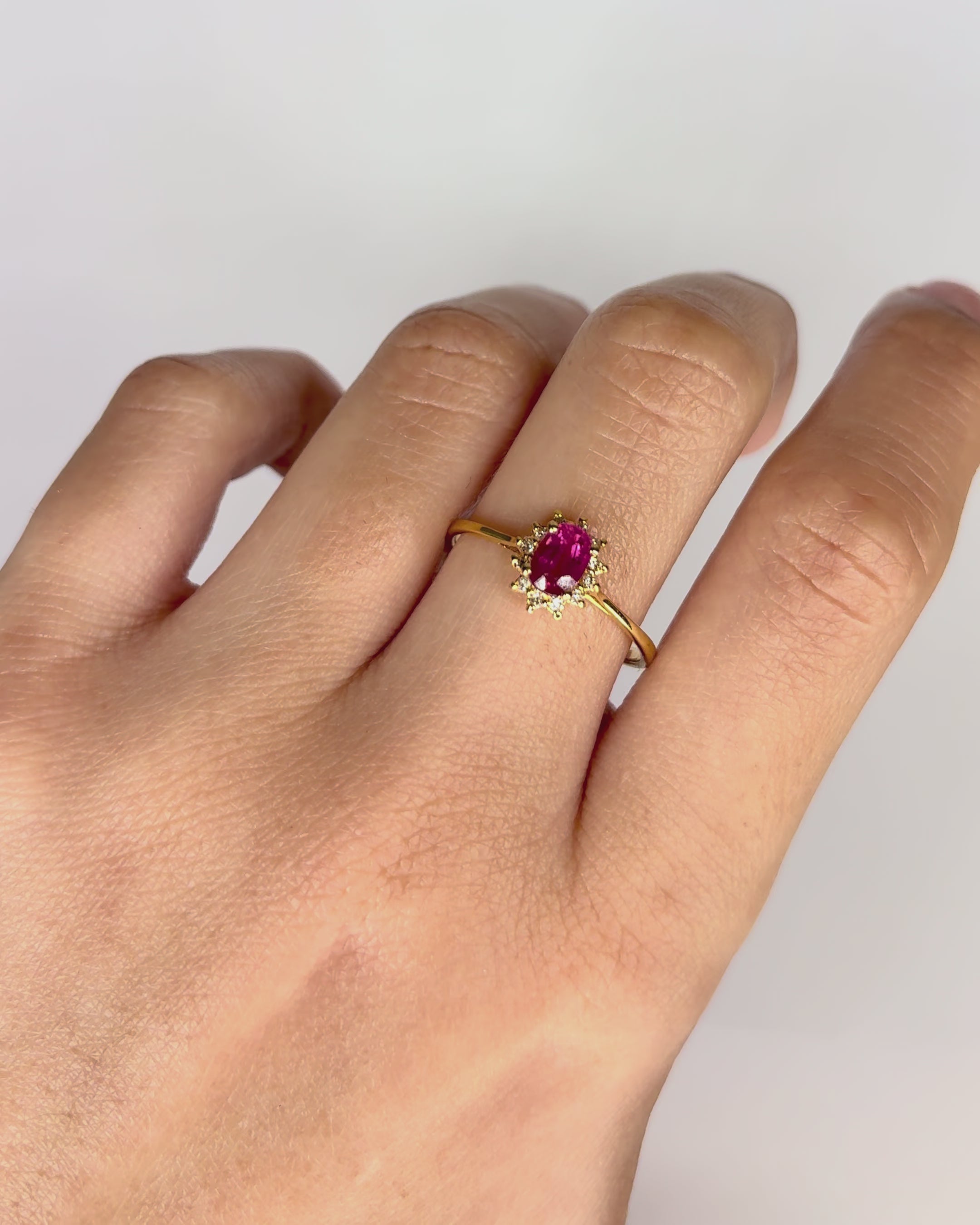 Bague Marguerite Rubis 0.60 carat &amp; 12 Diamants "Charlie"