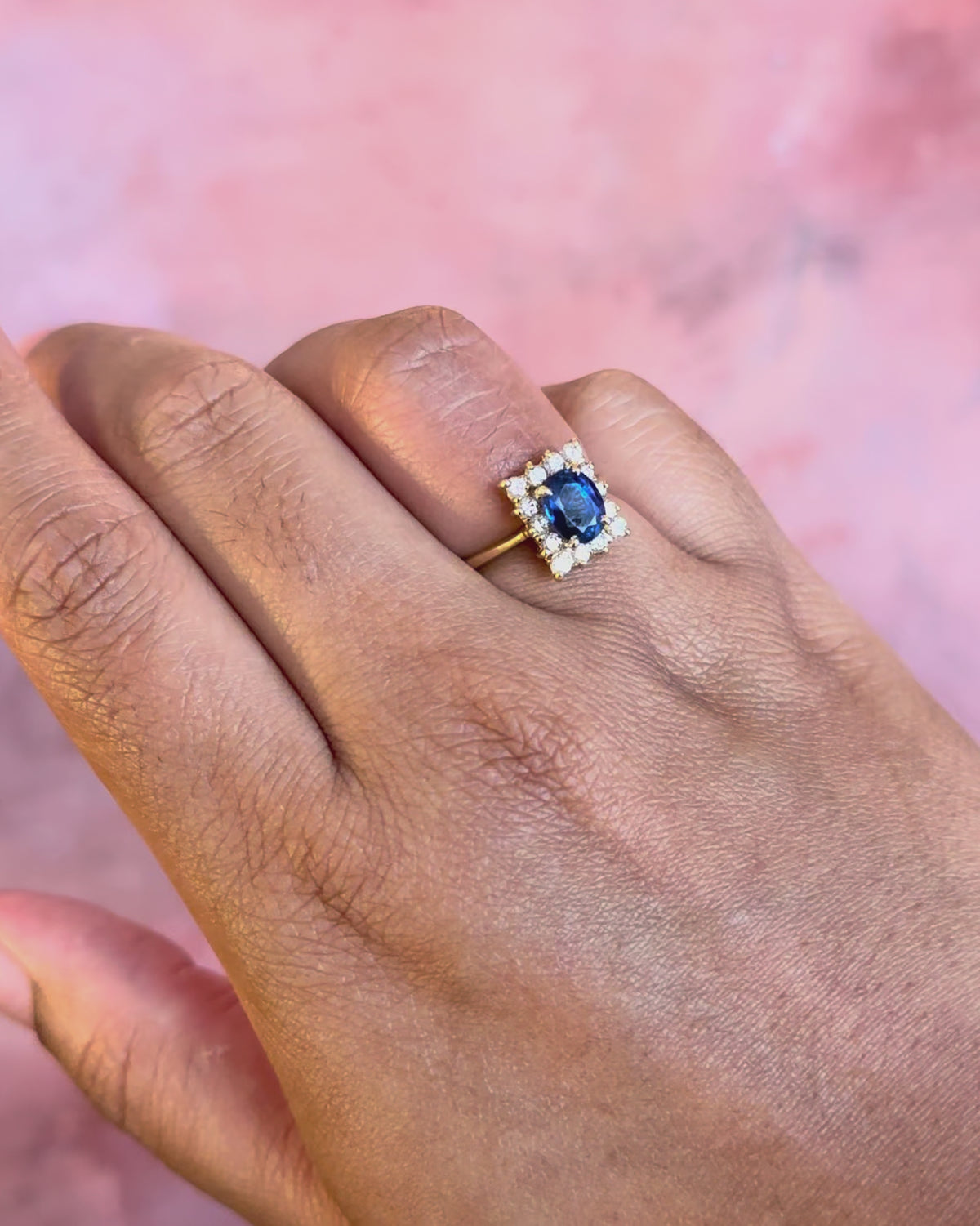 Anillo Margarita Zafiro de 1.71 quilates y Diamantes de 0.26 quilates "Zélie"