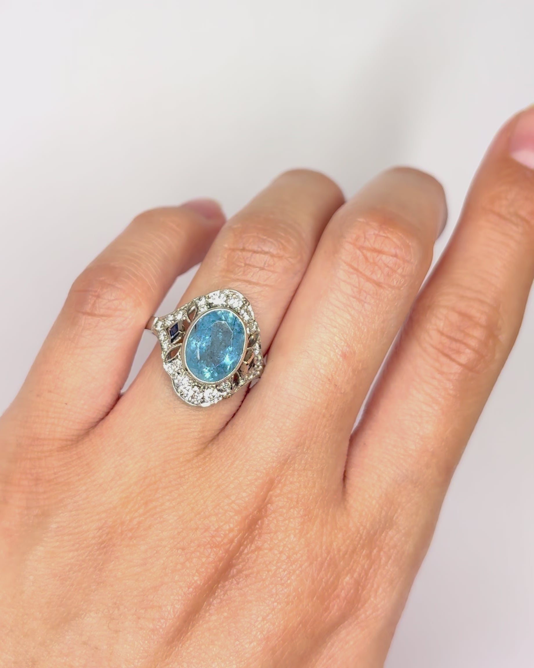 Bague Art Déco Aigue-Marine 3.45 carats, Saphirs &amp; Diamants 0.65 carat "Claire"