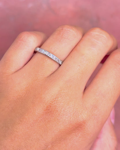 0.90 carat 2.4 mm American diamond band "Laure"