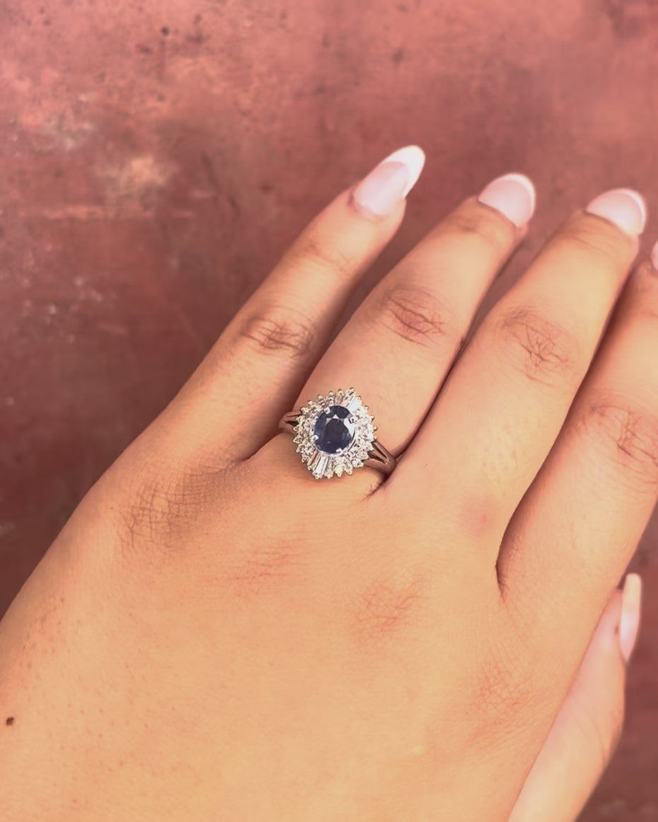 Anillo Marguerite Zafiro 0,60 quilates y Diamantes 0,30 quilates "Lana"