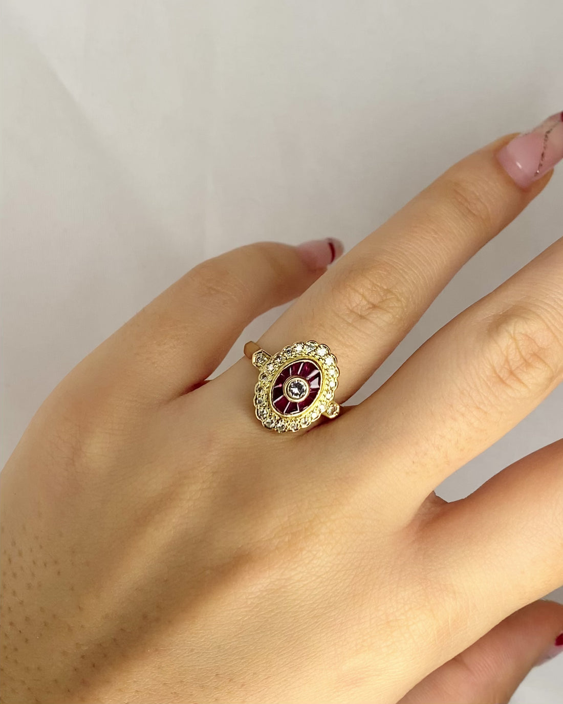 Bague Style Art Déco 10 Rubis et 23 Diamants "Siam"