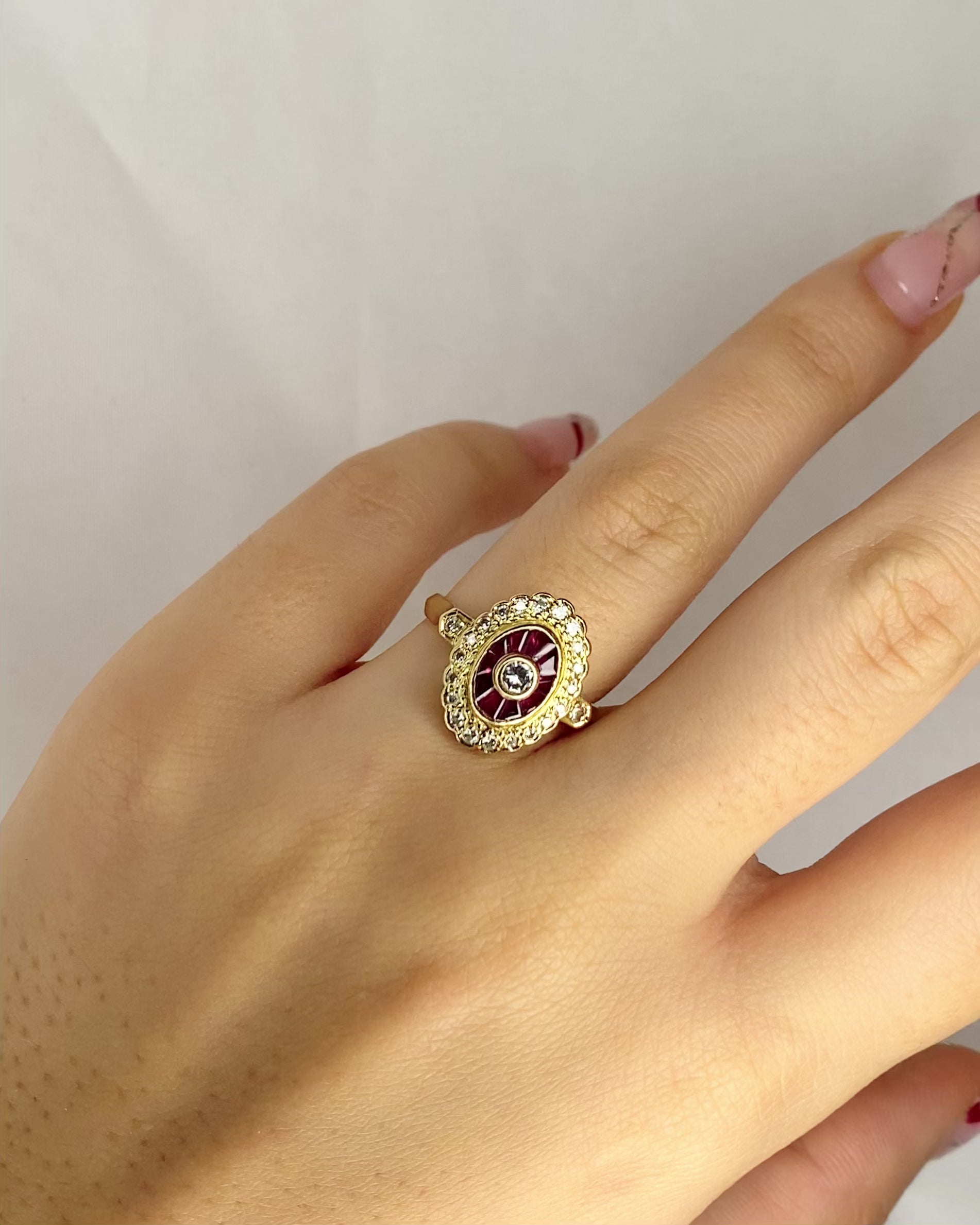 Anillo estilo Art Déco 10 rubíes y 23 diamantes "Siam"