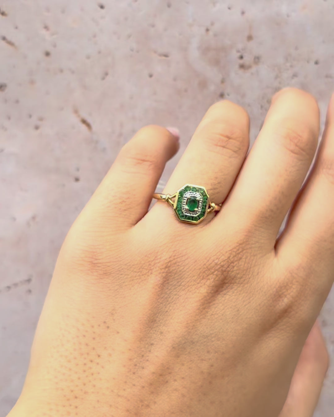 Anillo estilo Art Déco con esmeraldas "Tiphaine"
