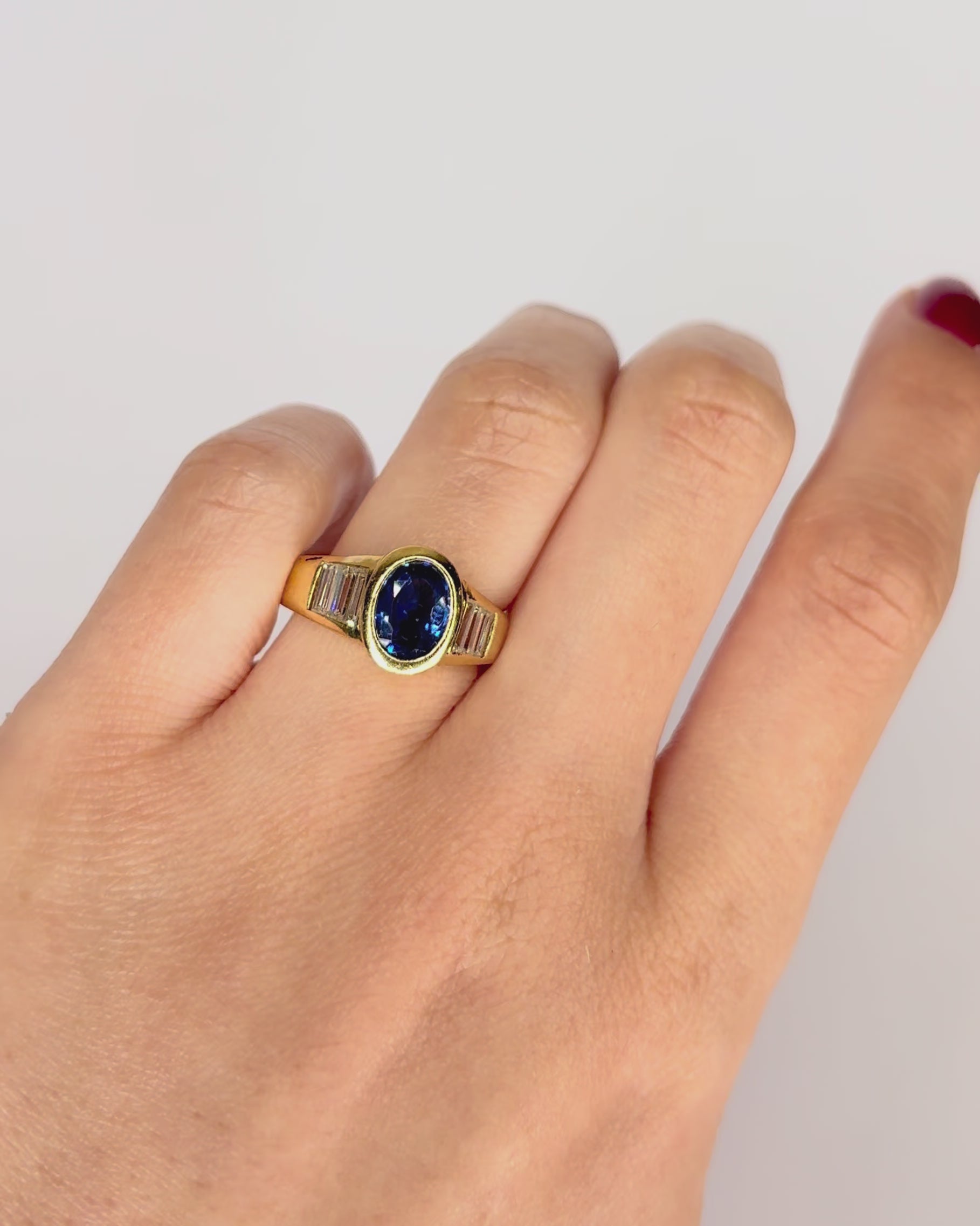 Bague Jonc Saphir 1.30 carat, Diamants 0.48 carat &amp; Or 6.66g "Amina"