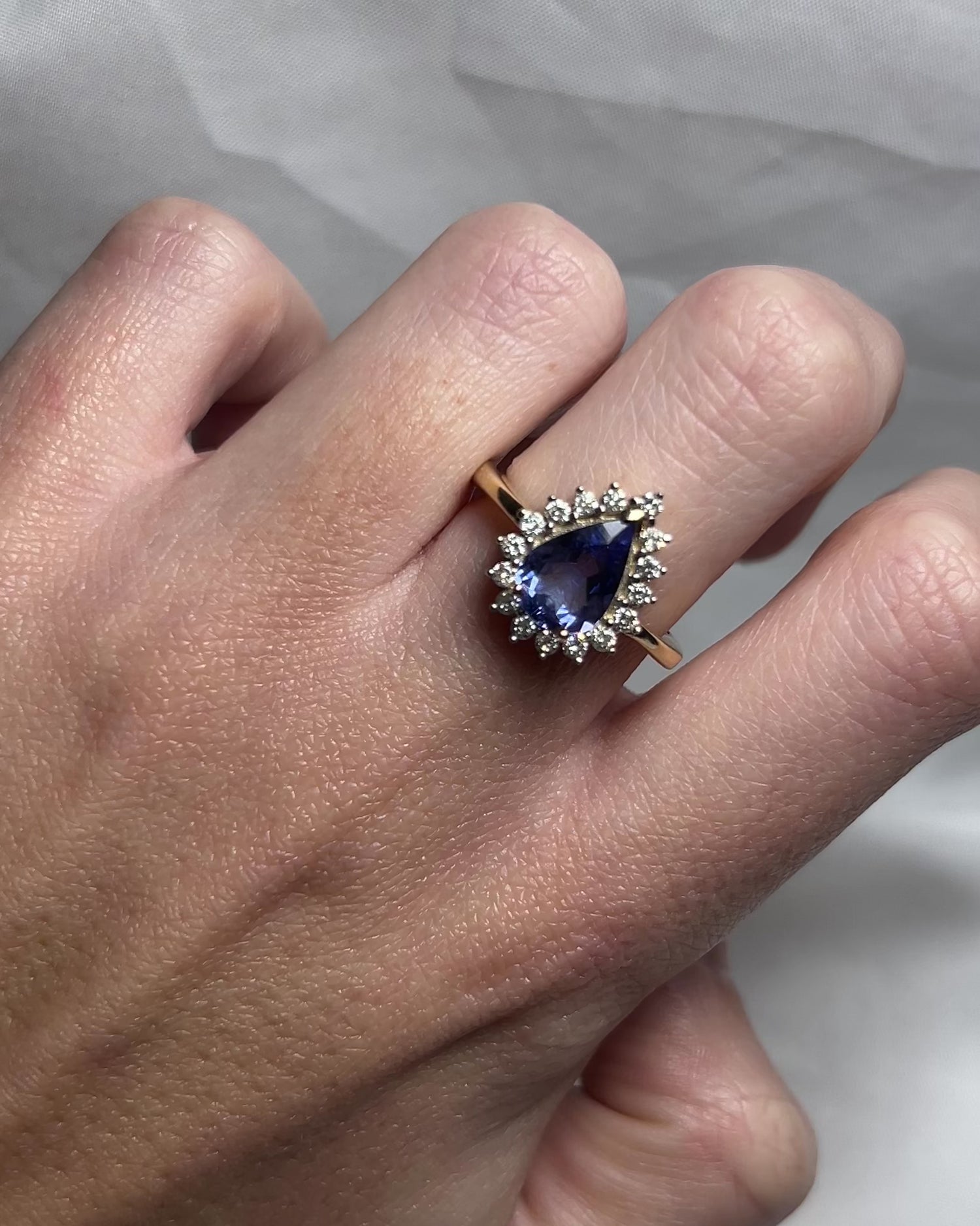 Marguerite Ring Pear Tanzanite 1.83 carat &amp; 16 Diamonds &quot;Denise&quot;
