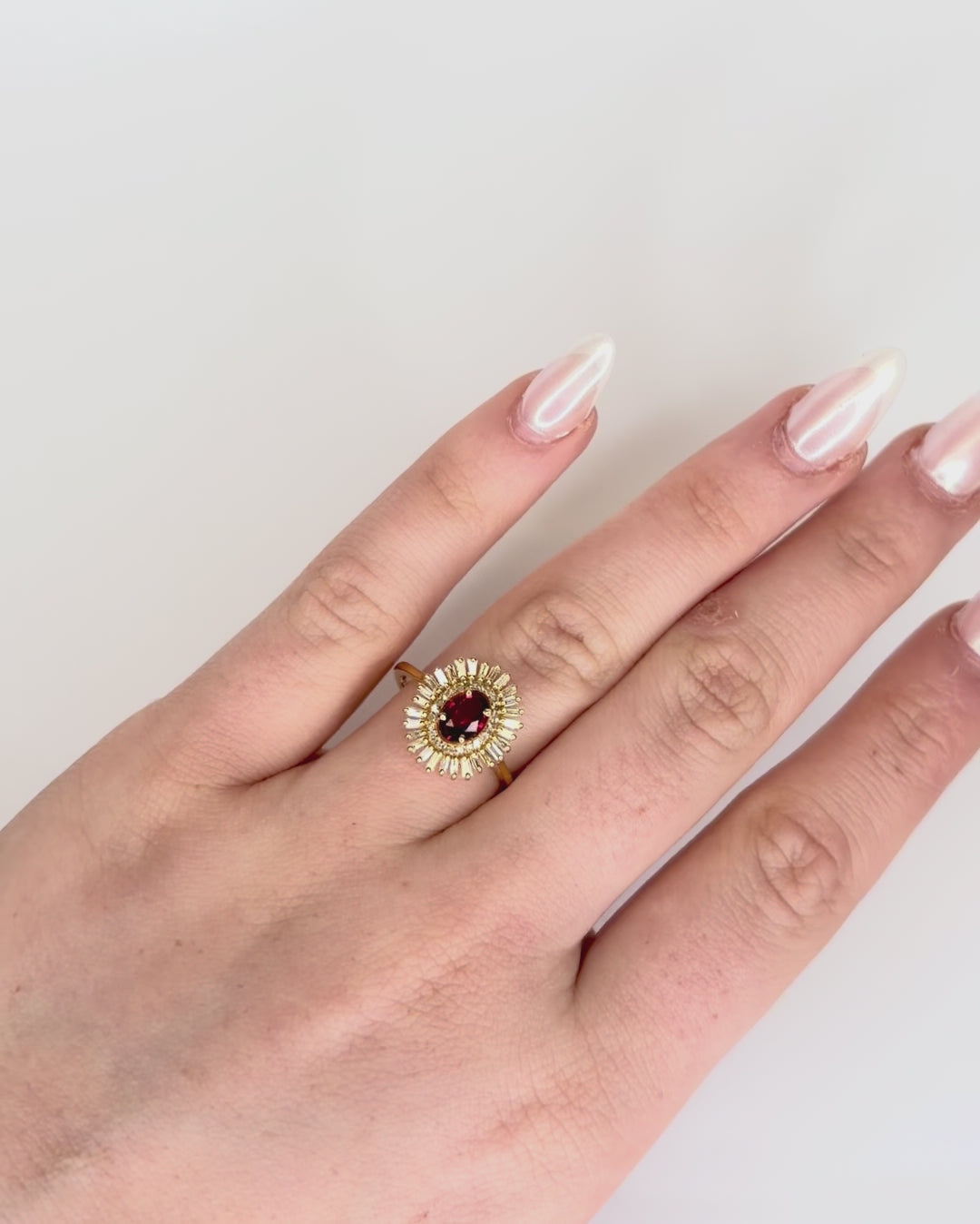 Anillo Marguerite con Turmalina Brasileña 0.44 quilates y Diamantes 0.38 quilates "Maya"