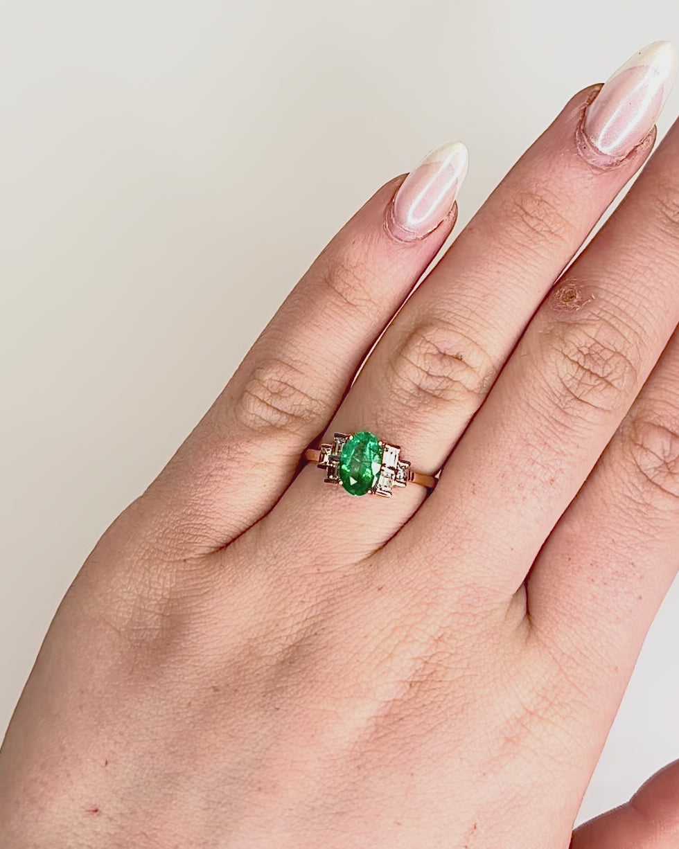 Anillo trilogía esmeralda diamantes "Tina"