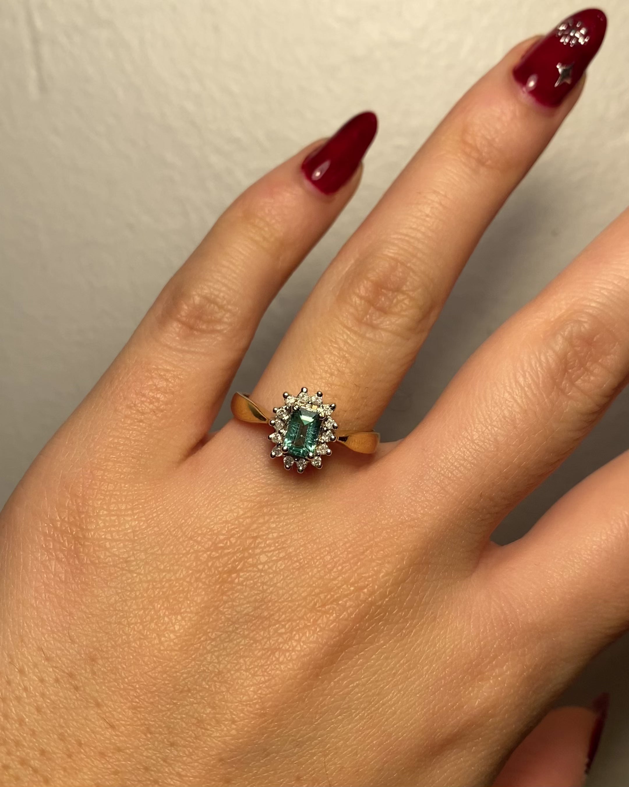 Bague Marguerite Tourmaline Verte 0.64 carat &amp; 14 Diamants "Hawa"