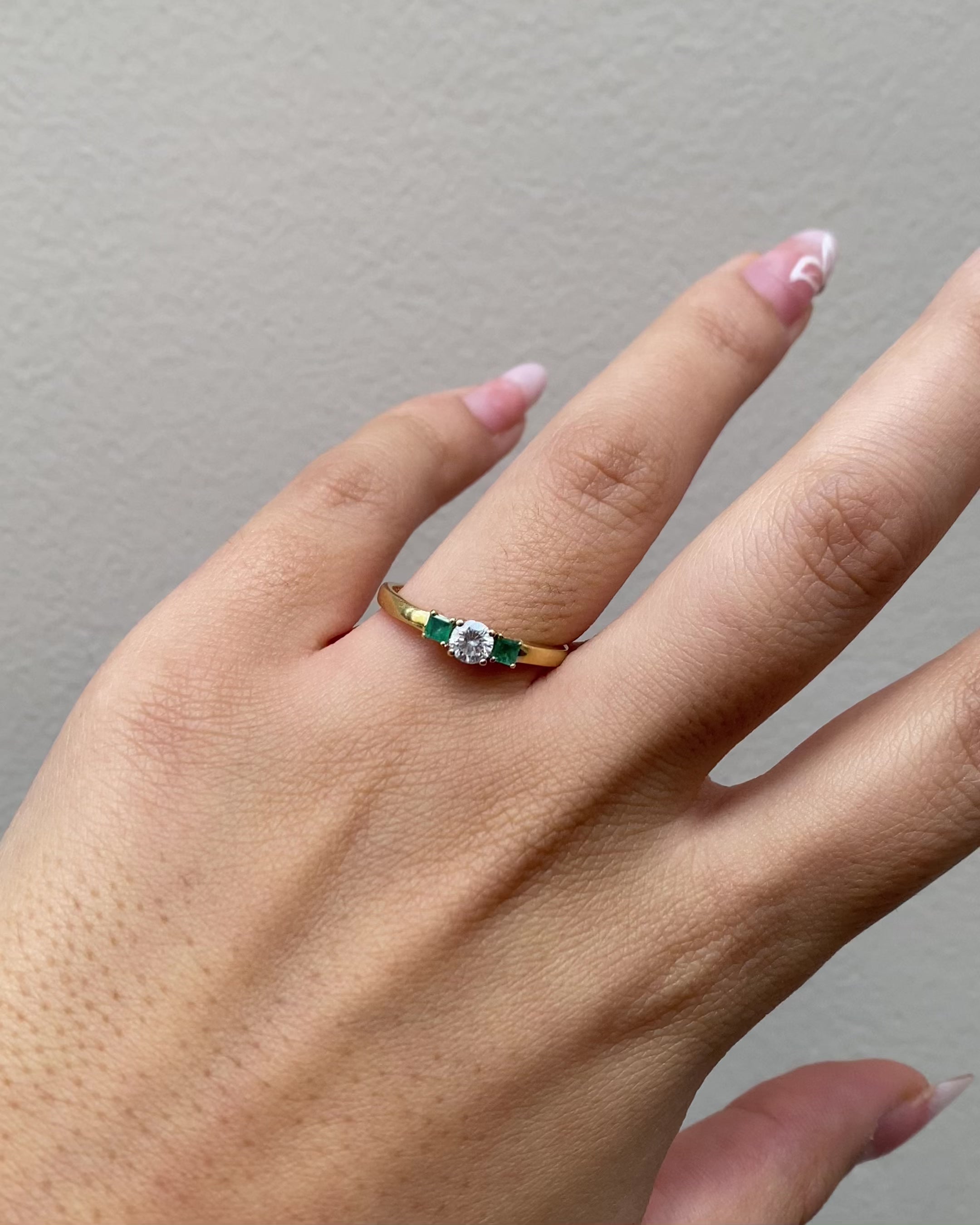 Bague Trilogie Diamant &amp; Émeraudes "Naomie"