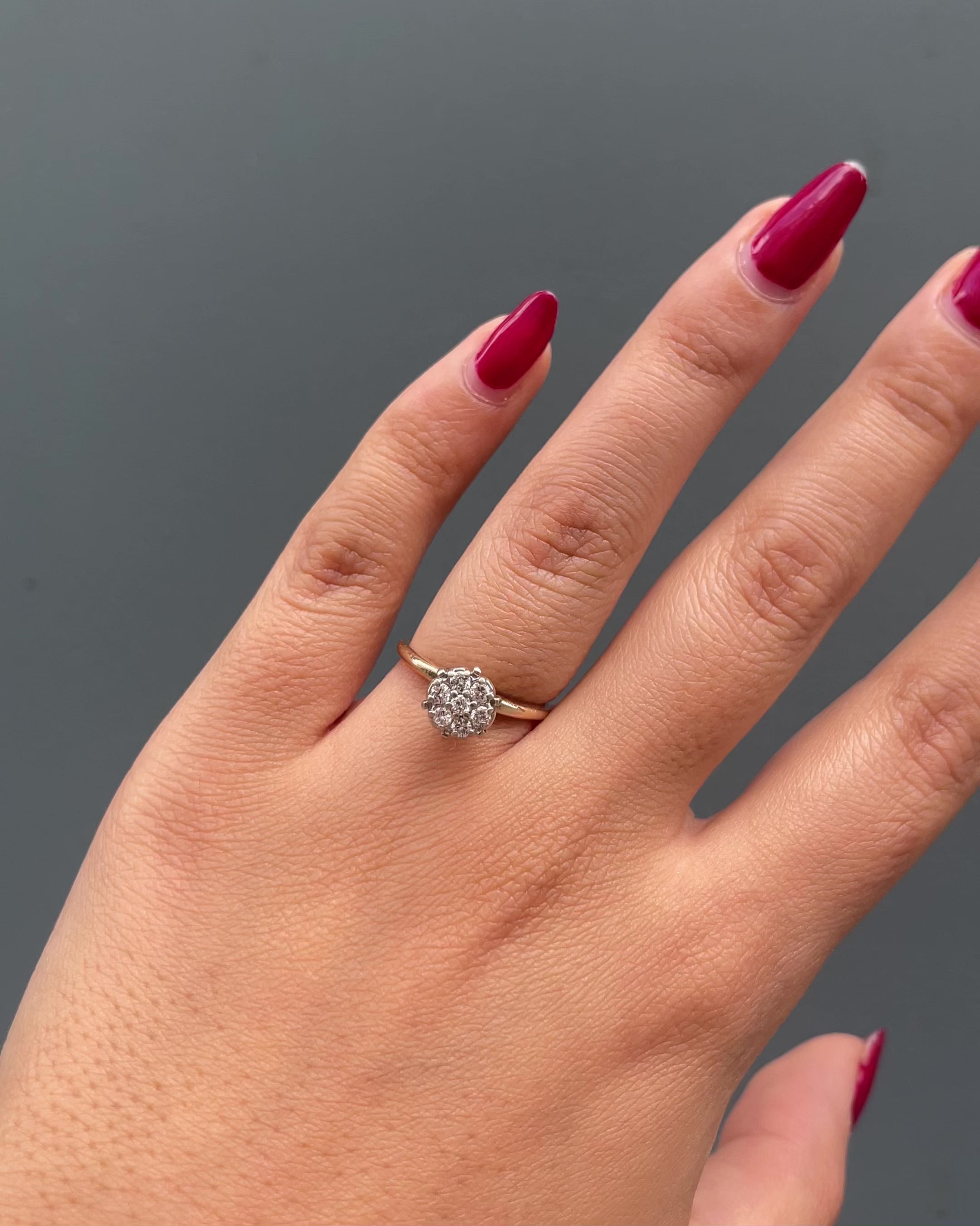 Anillo Flor Diamantes 0.28 quilates "Louisa"