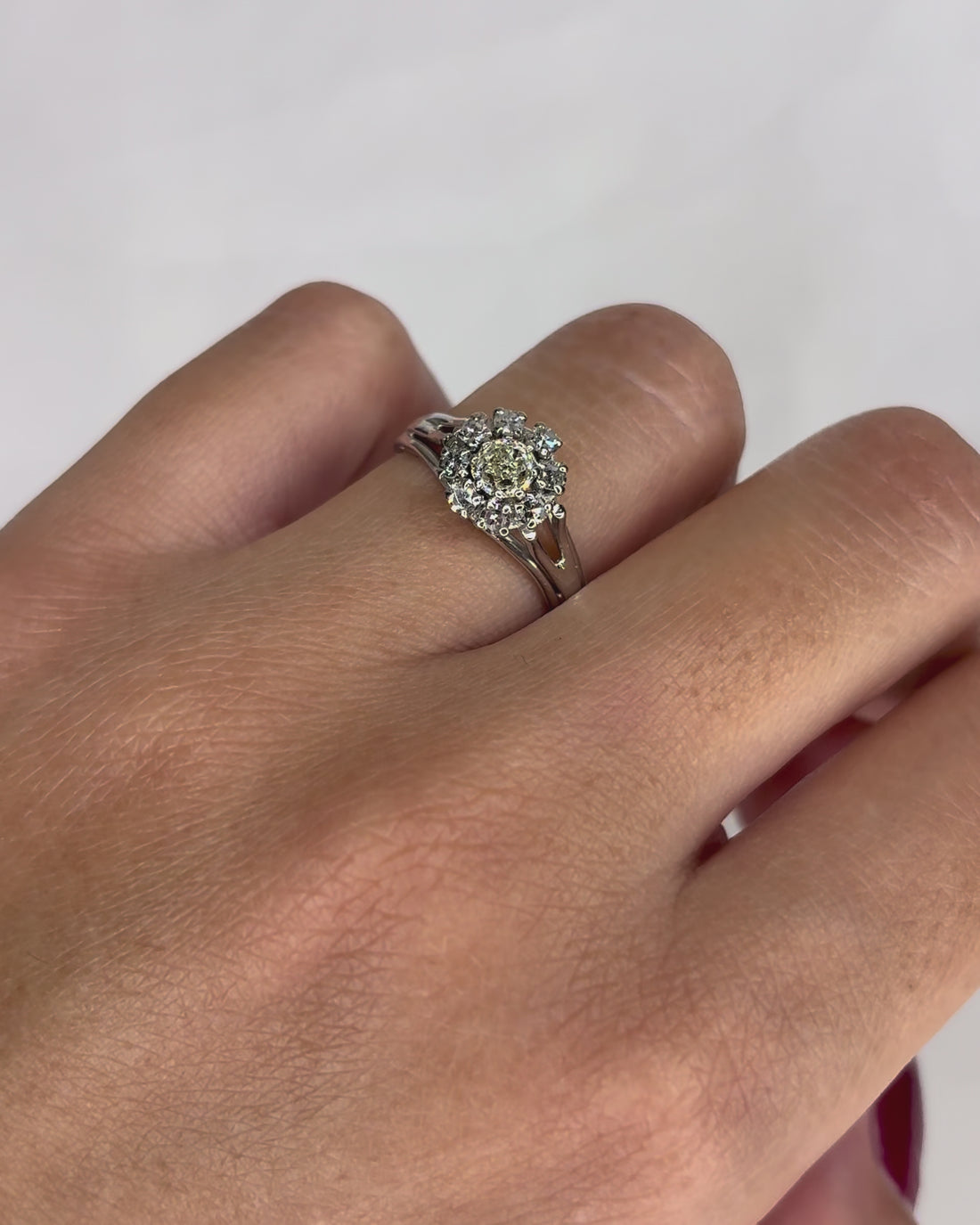 Bague Marguerite Diamants 0.58 carat &quot;Vinciane&quot;