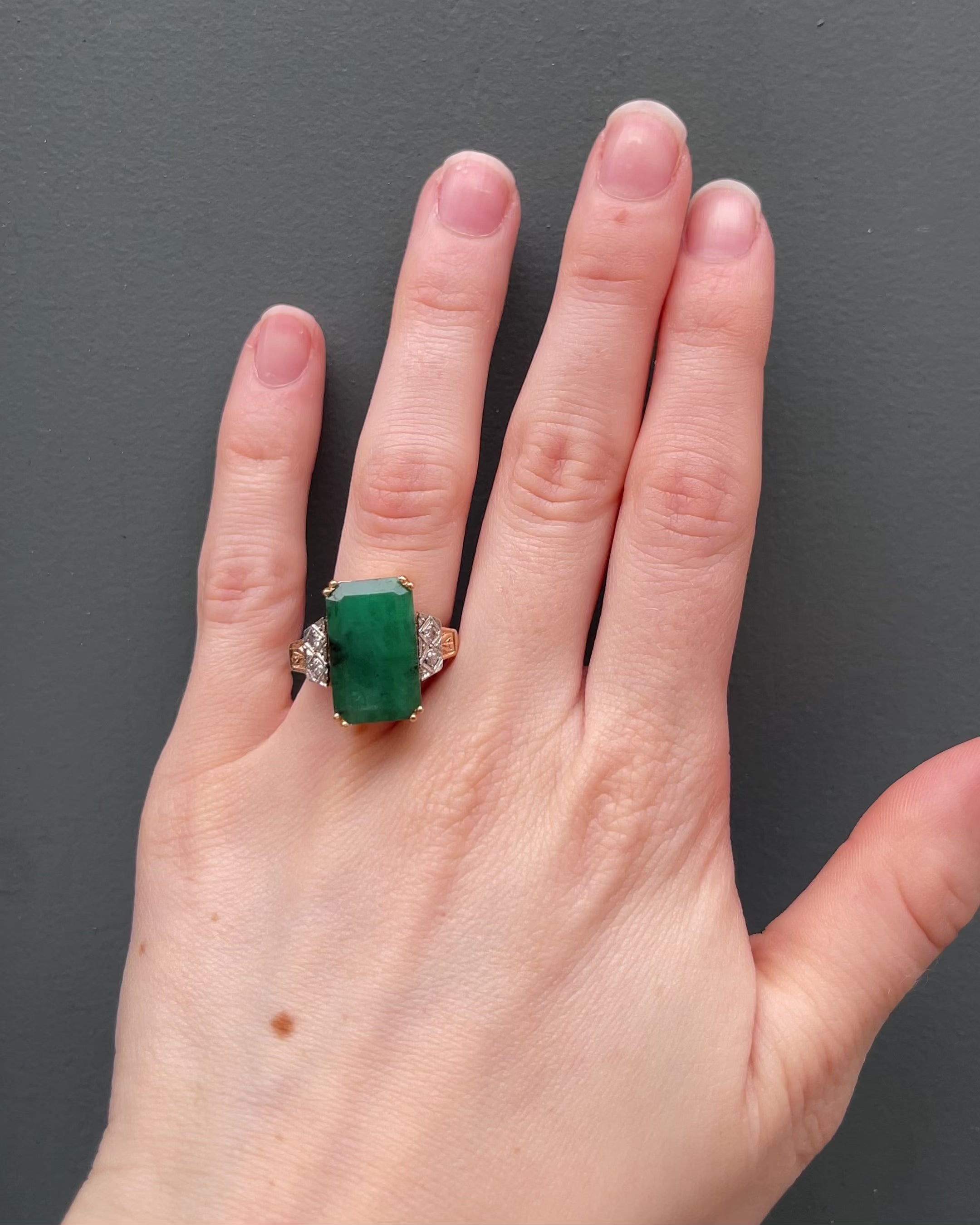 Anillo Trilogía Esmeralda 11 Quilates y Diamantes "Emily"