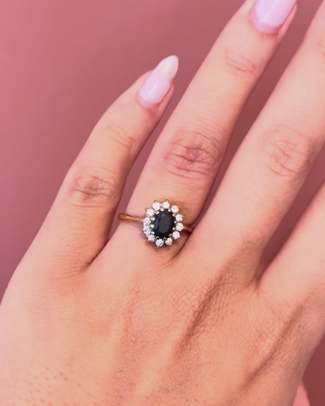 Anillo Margarita de zafiro de 0,91 quilates y diamantes de 0,36 quilates «Irina»