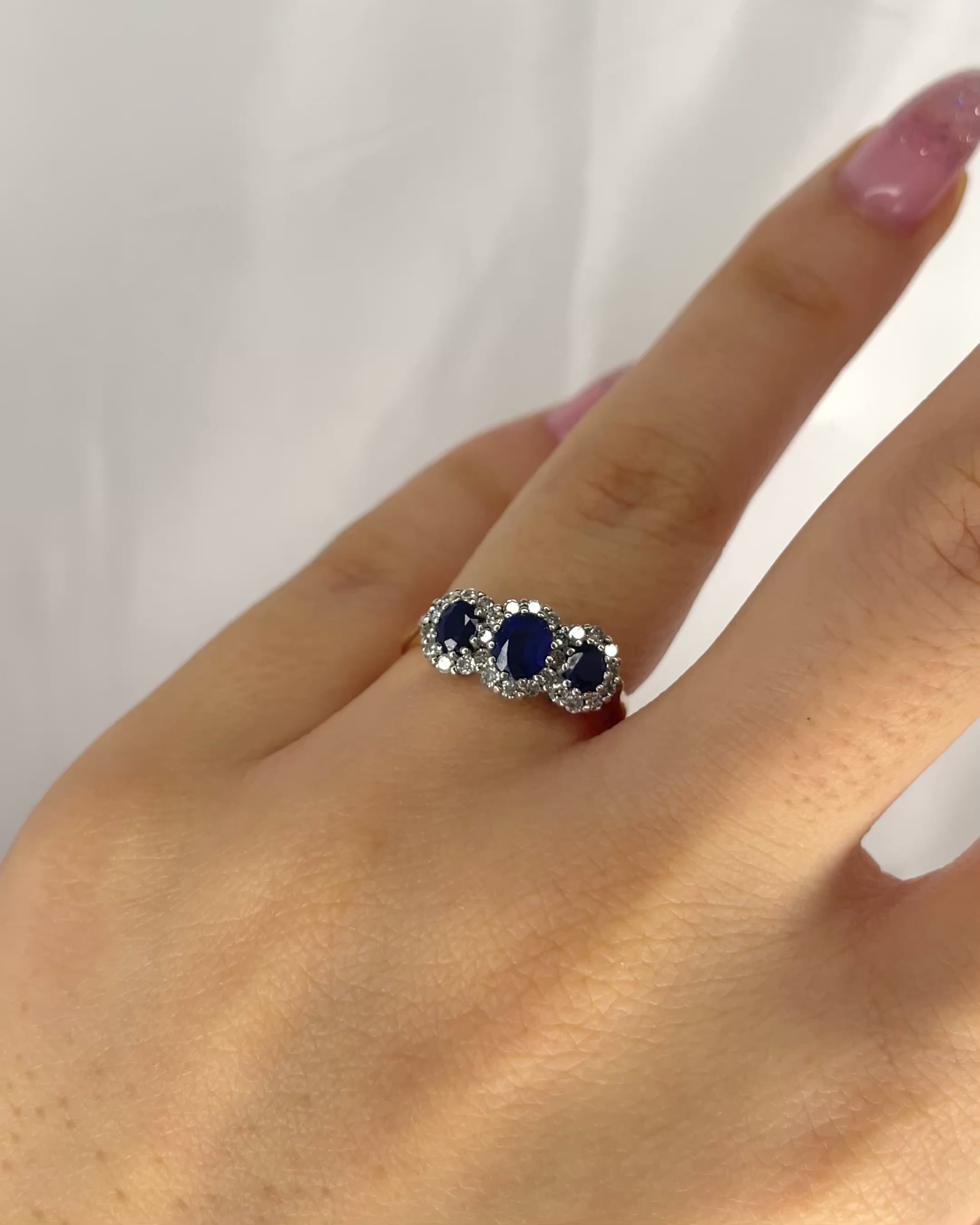 Bague Trilogie Marguerite Saphirs 1.15 carat &amp; Diamants "Dorine"