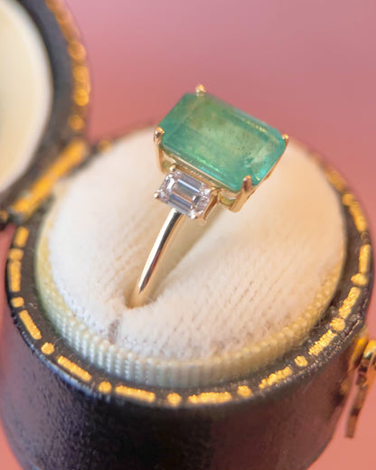 Bague Trilogie Émeraude 1.90 carat &amp; Diamants 0.40 carat "Ophélie"