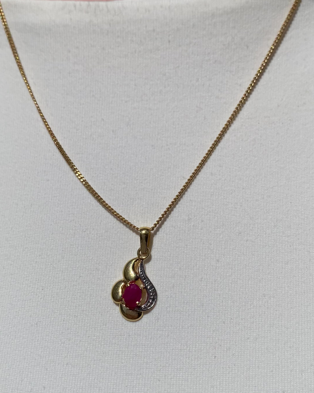 Pendentif Vintage Rubis 0.40 carat &quot;Philomène&quot;